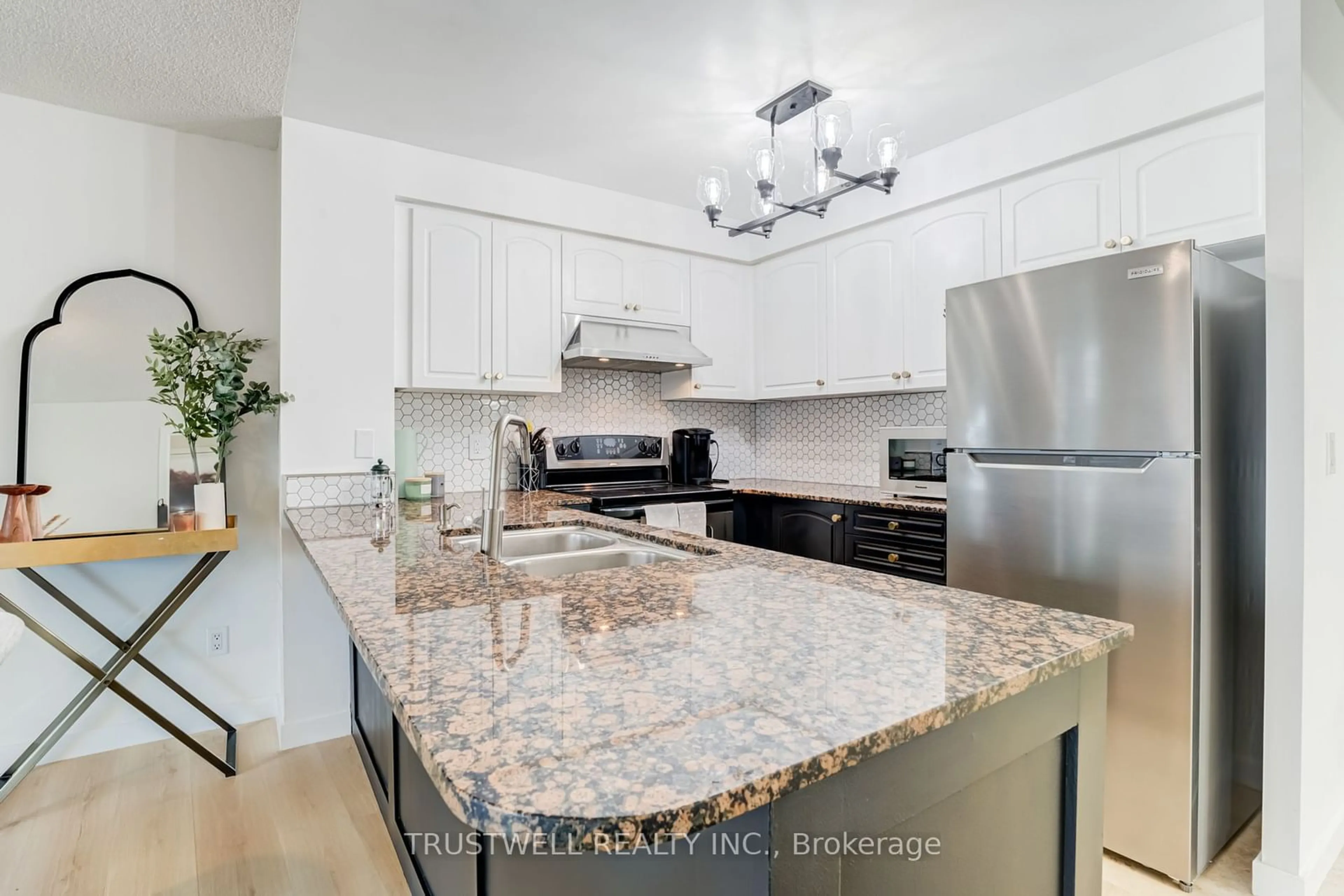 Open concept kitchen, ceramic/tile floor for 509 Beecroft Rd #911, Toronto Ontario M2N 0A3