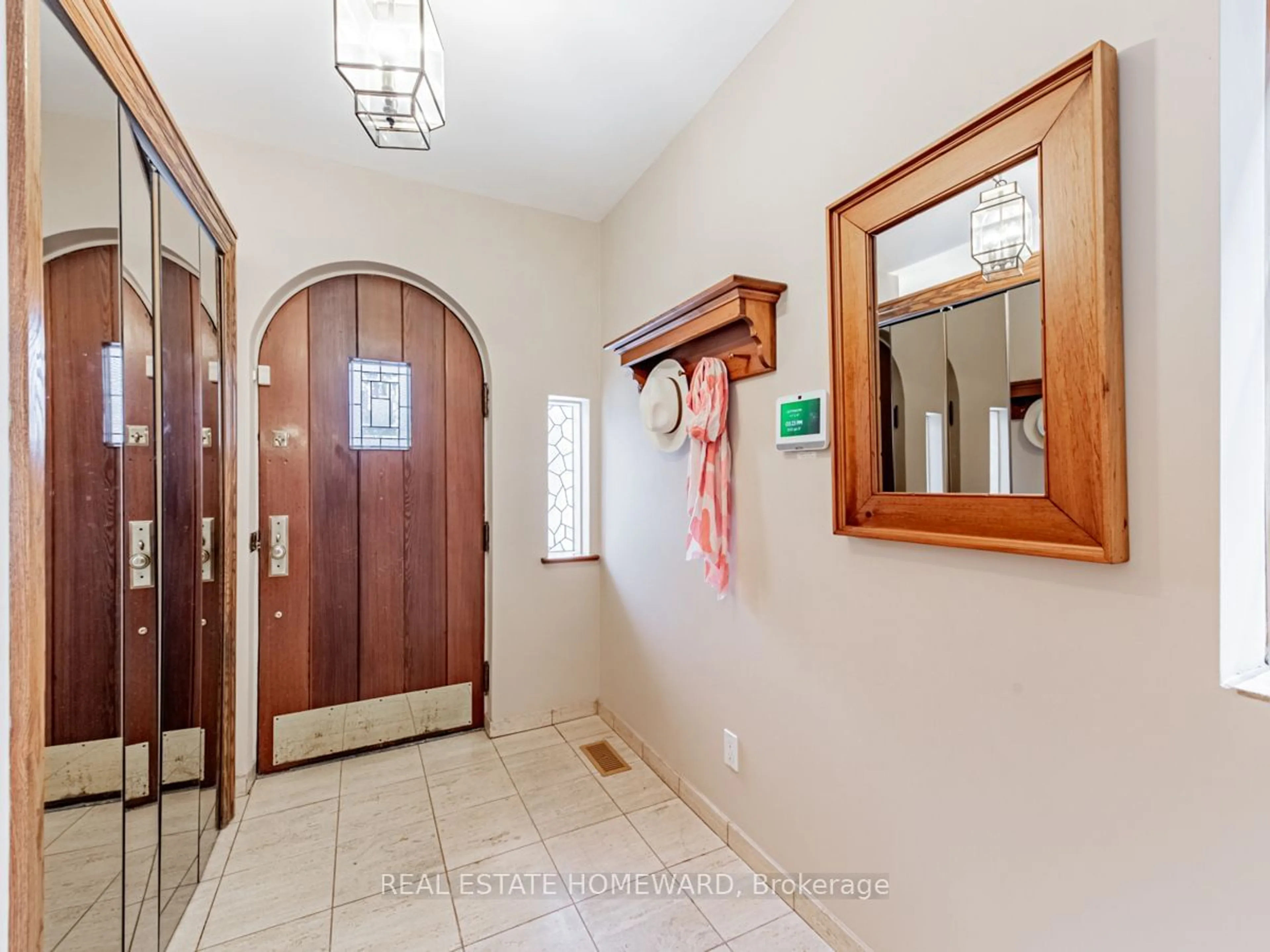 Indoor entryway for 499 St Clements Ave, Toronto Ontario M5N 1M3