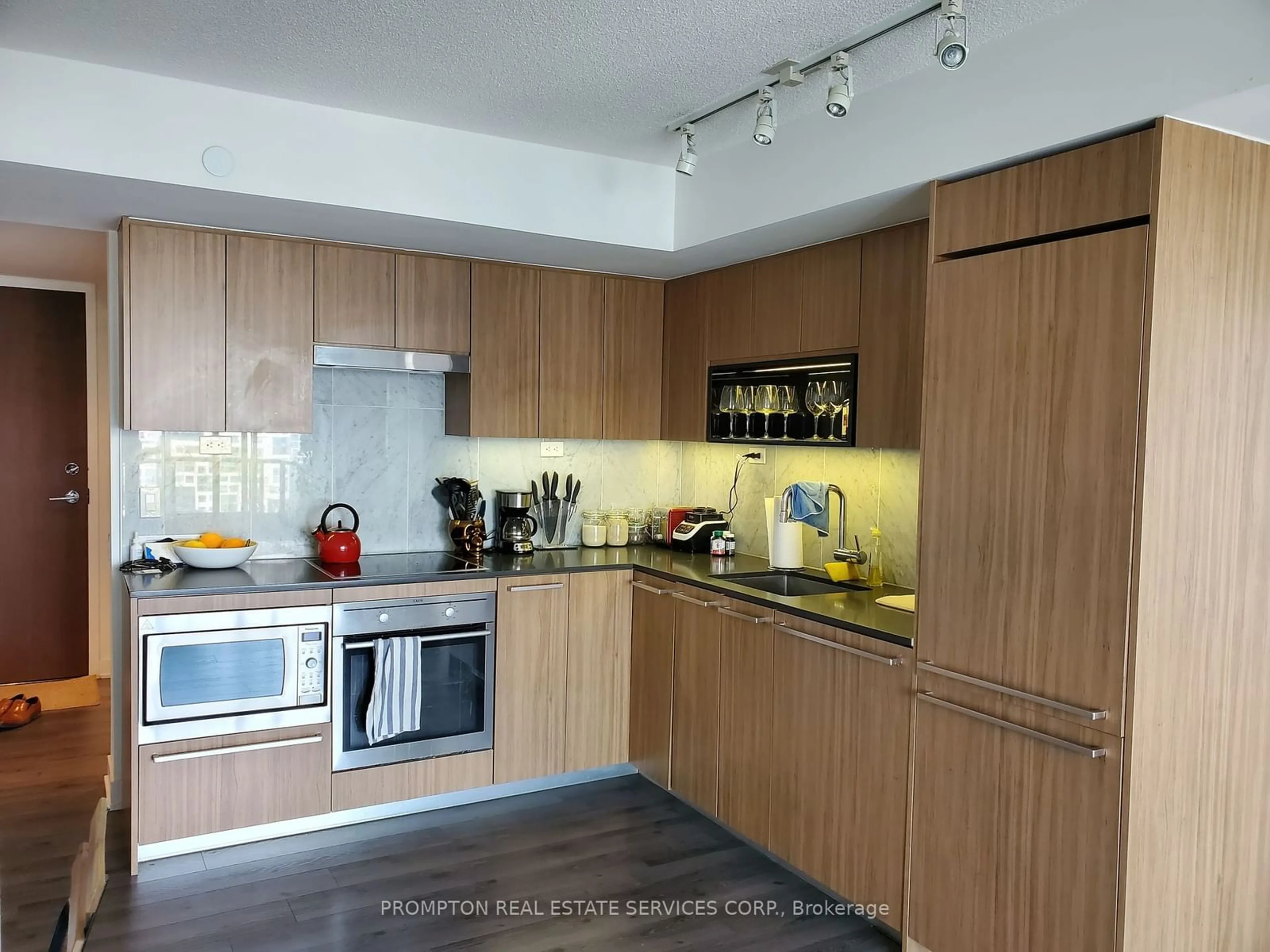 Standard kitchen, wood/laminate floor for 70 Queens Wharf Rd #1606, Toronto Ontario M5V 0J2