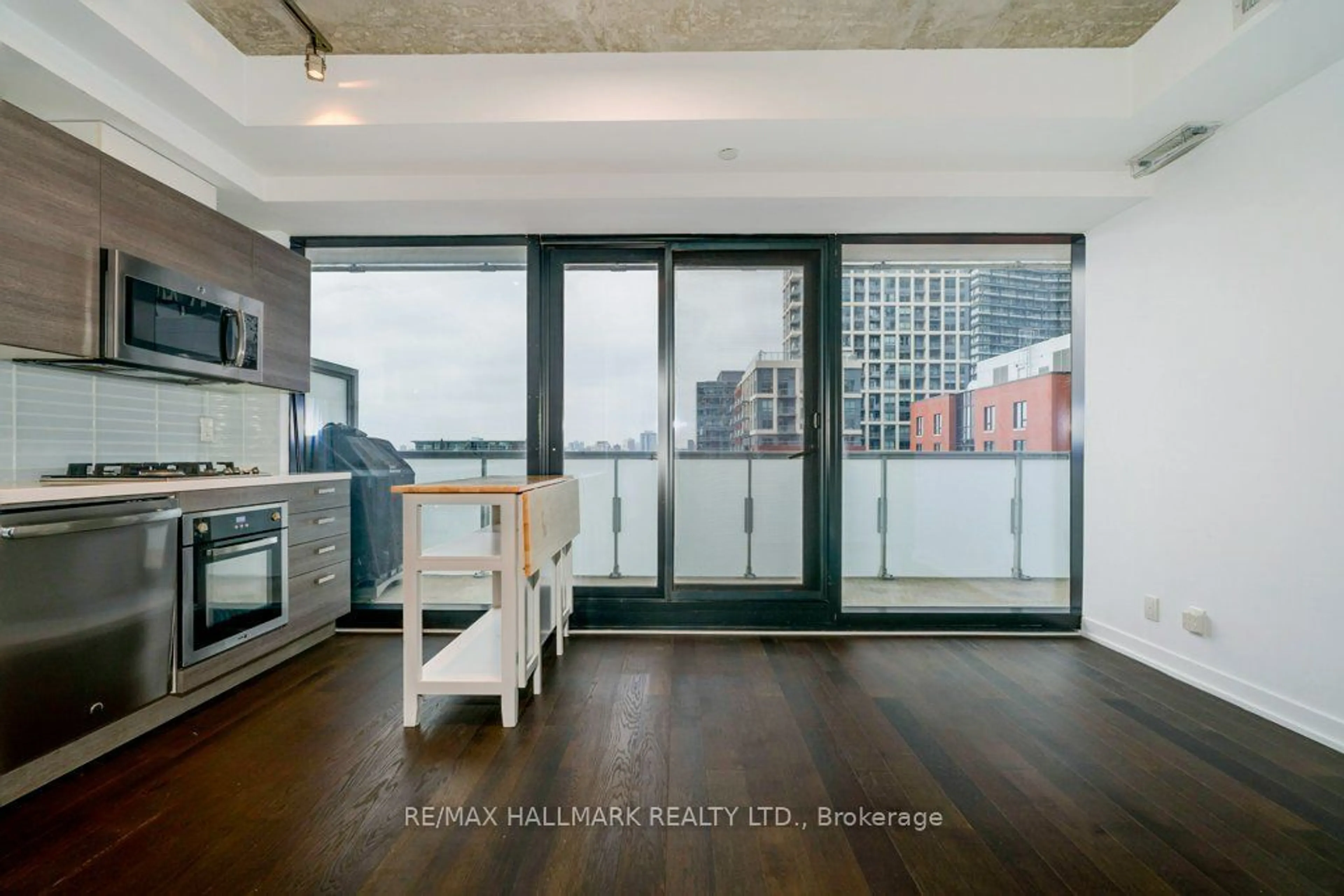 Open concept kitchen, wood/laminate floor for 11 Charlotte St #1305, Toronto Ontario M5V 2H5