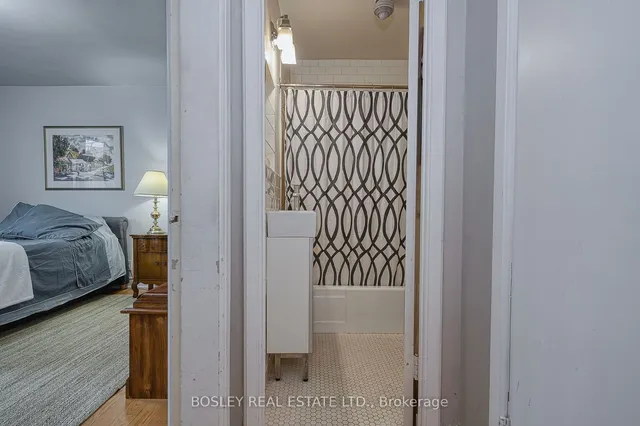 Additional property image - 717 Eglinton Ave Unit 505