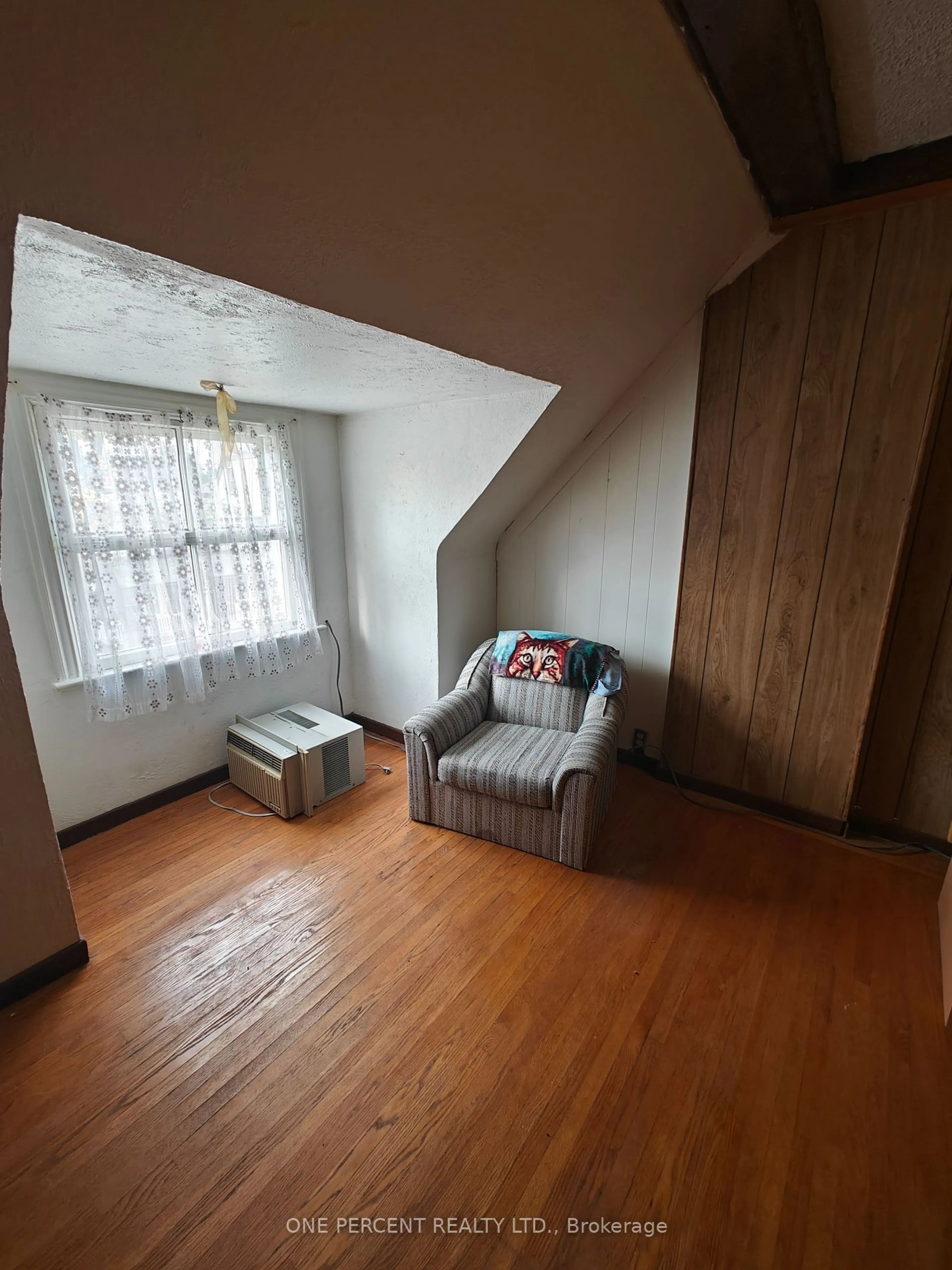 A pic of a room for 33 Grove Ave, Toronto Ontario M6J 3B7