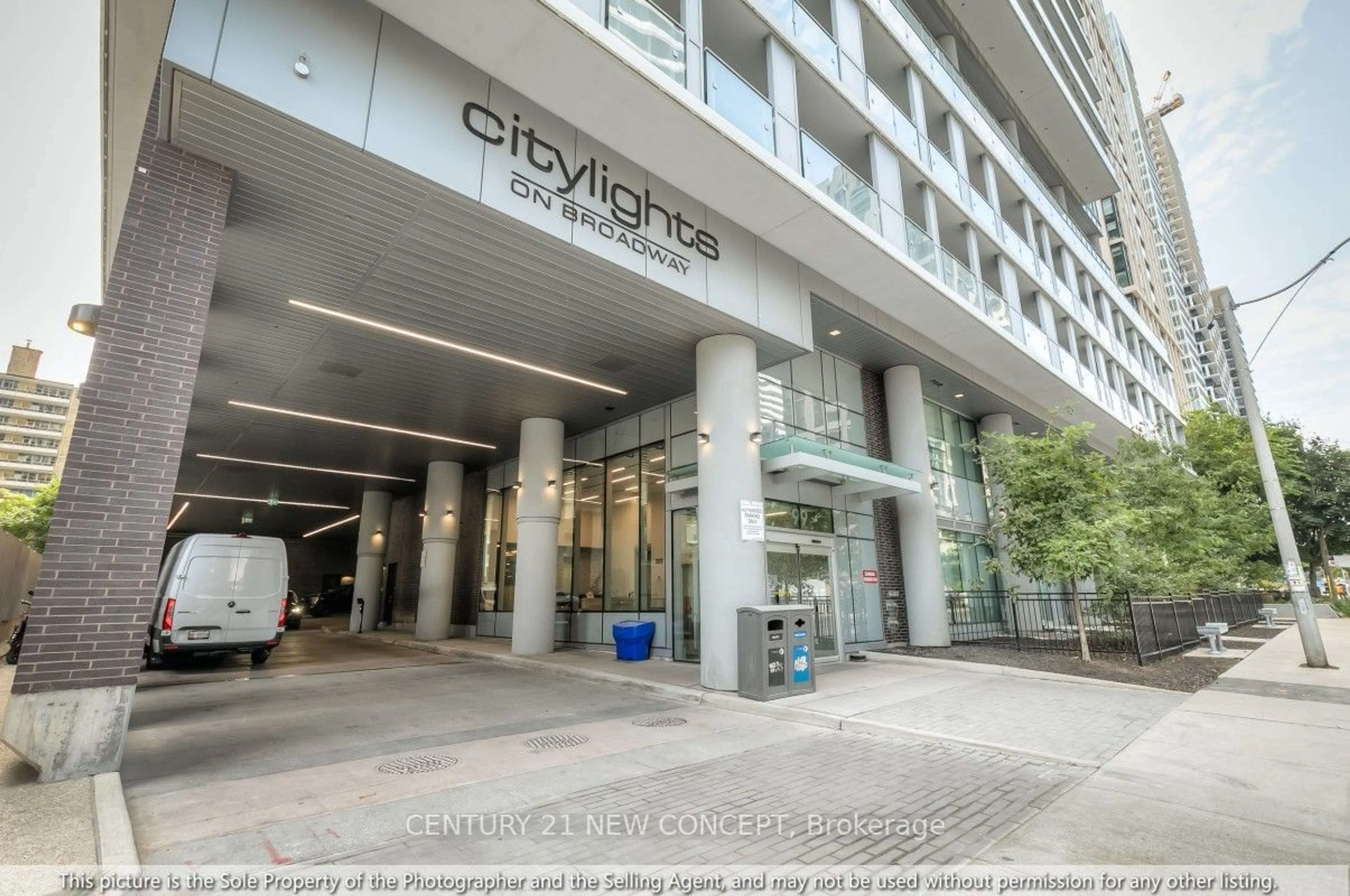 Indoor foyer for 99 Broadway Ave #210, Toronto Ontario M4P 0E3