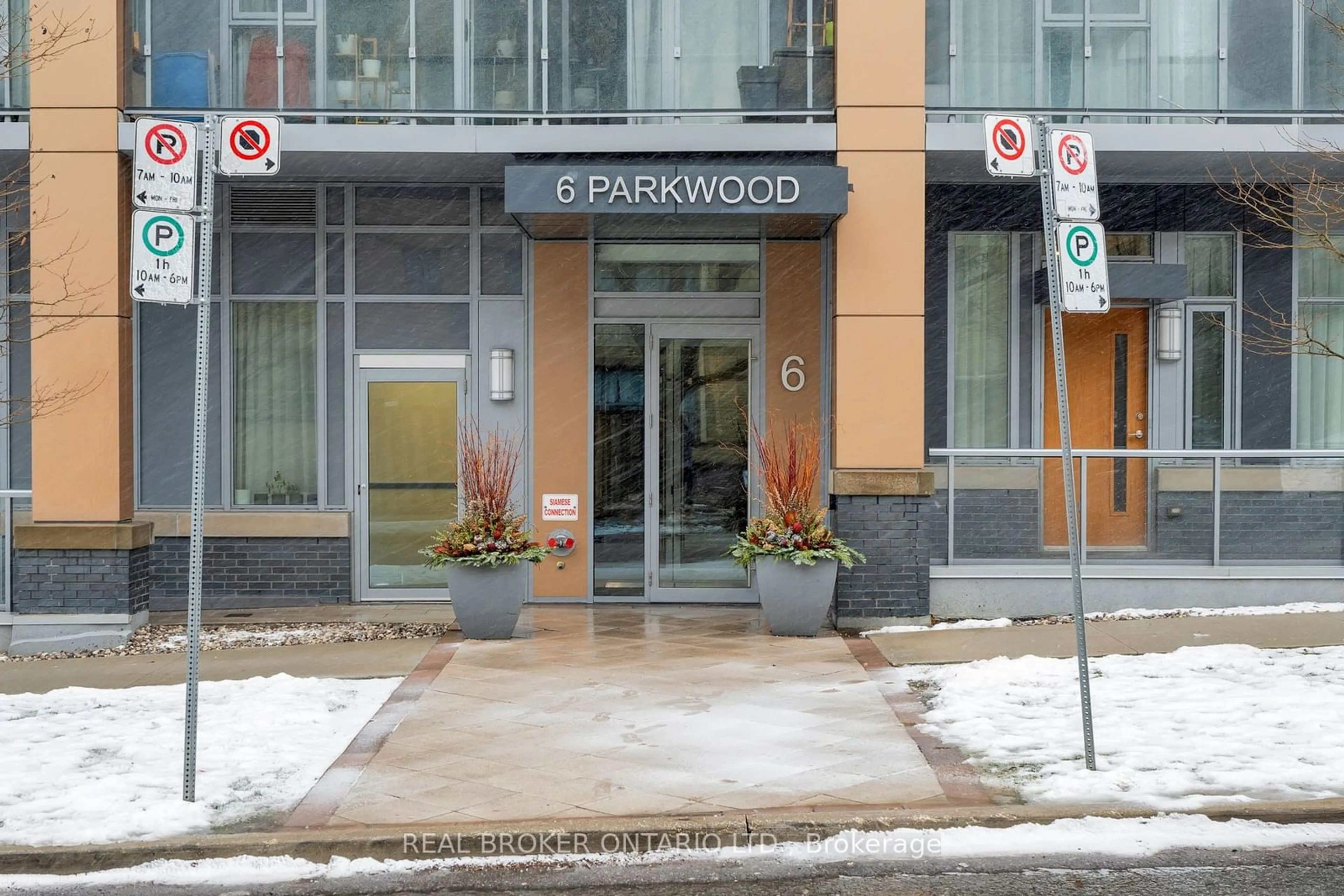 Unknown for 6 Parkwood Ave #401, Toronto Ontario M4V 1V1