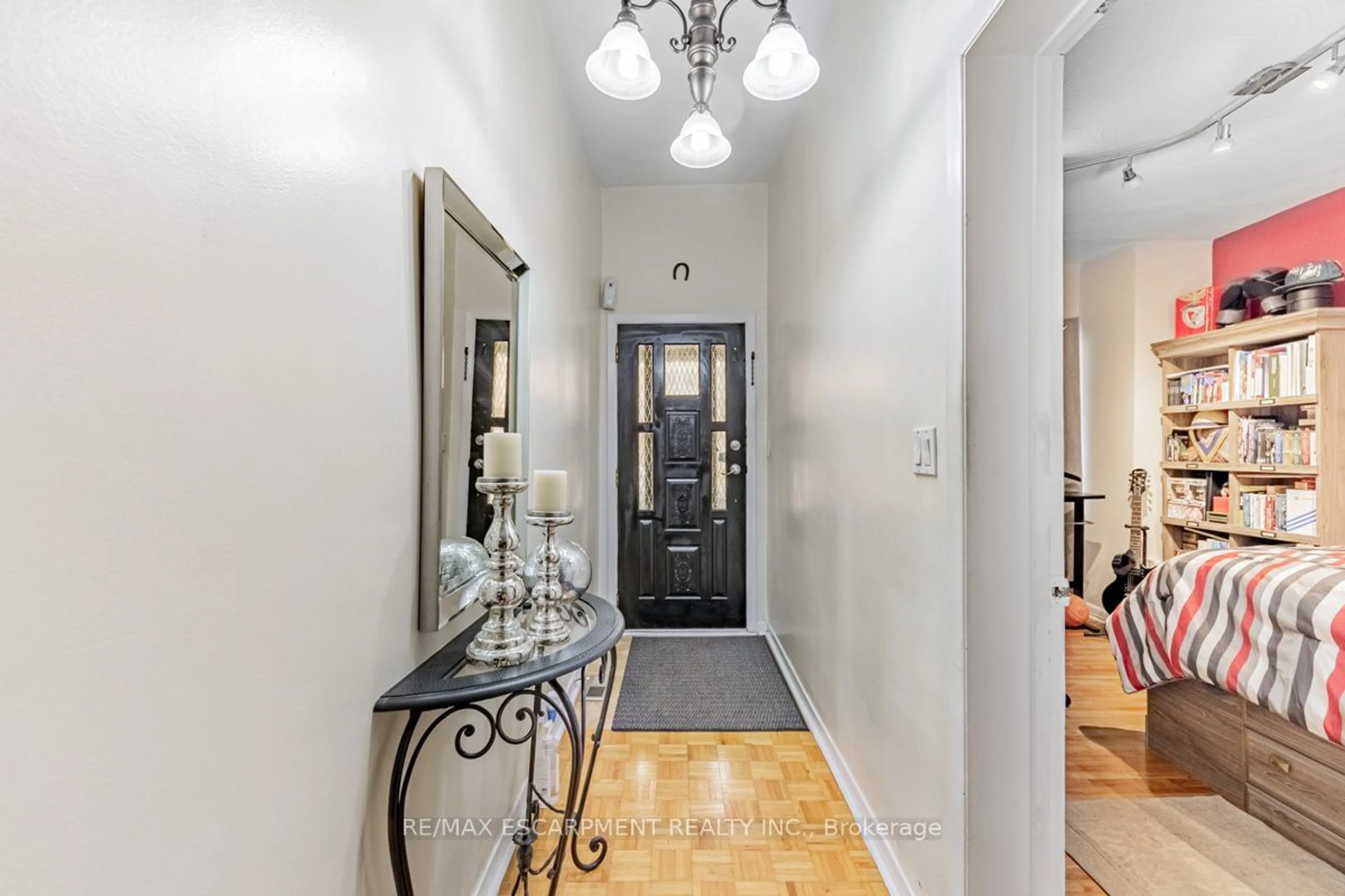 Indoor entryway for 11 Alma Ave, Toronto Ontario M6J 1N2