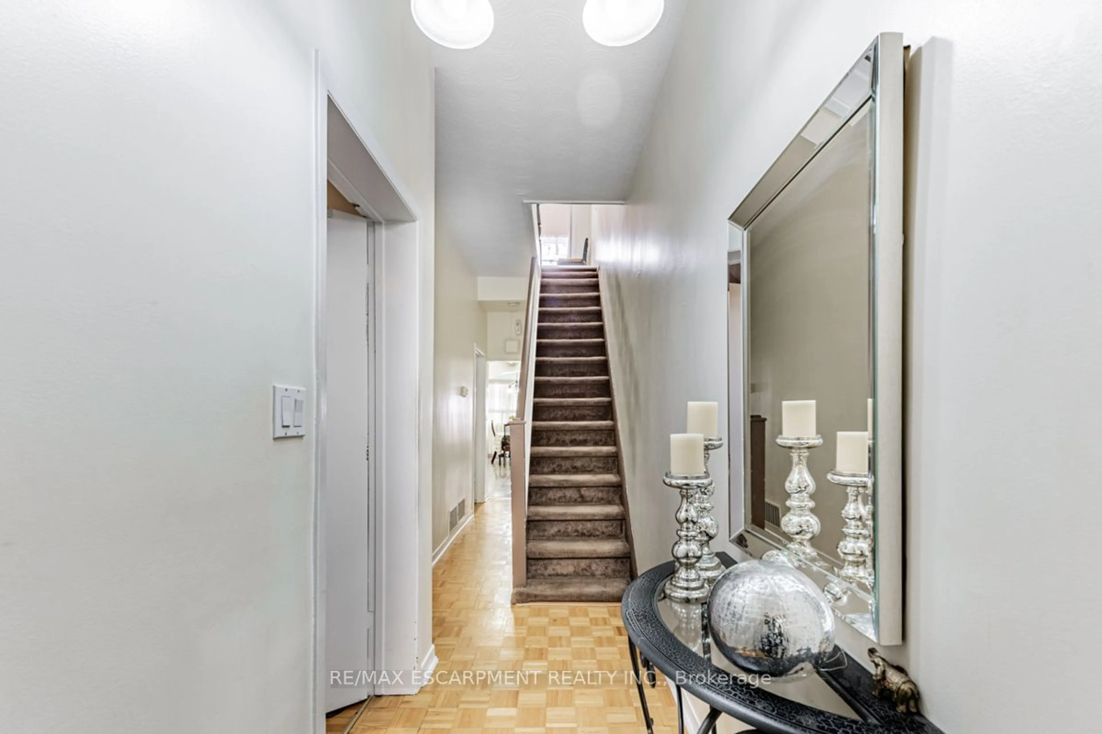 Indoor foyer for 11 Alma Ave, Toronto Ontario M6J 1N2