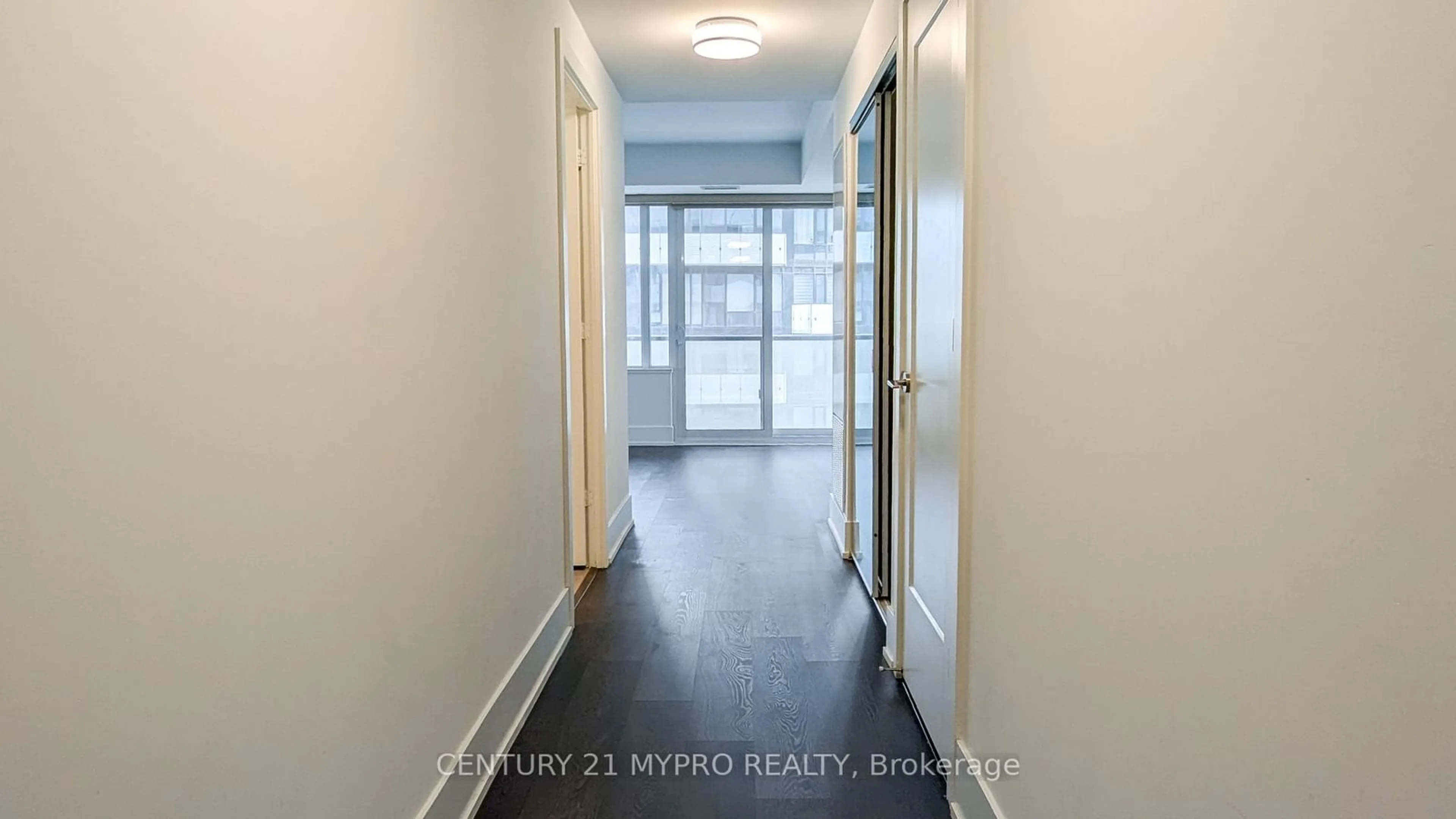 Indoor entryway for 480 Front St #1206, Toronto Ontario M5V 0V6