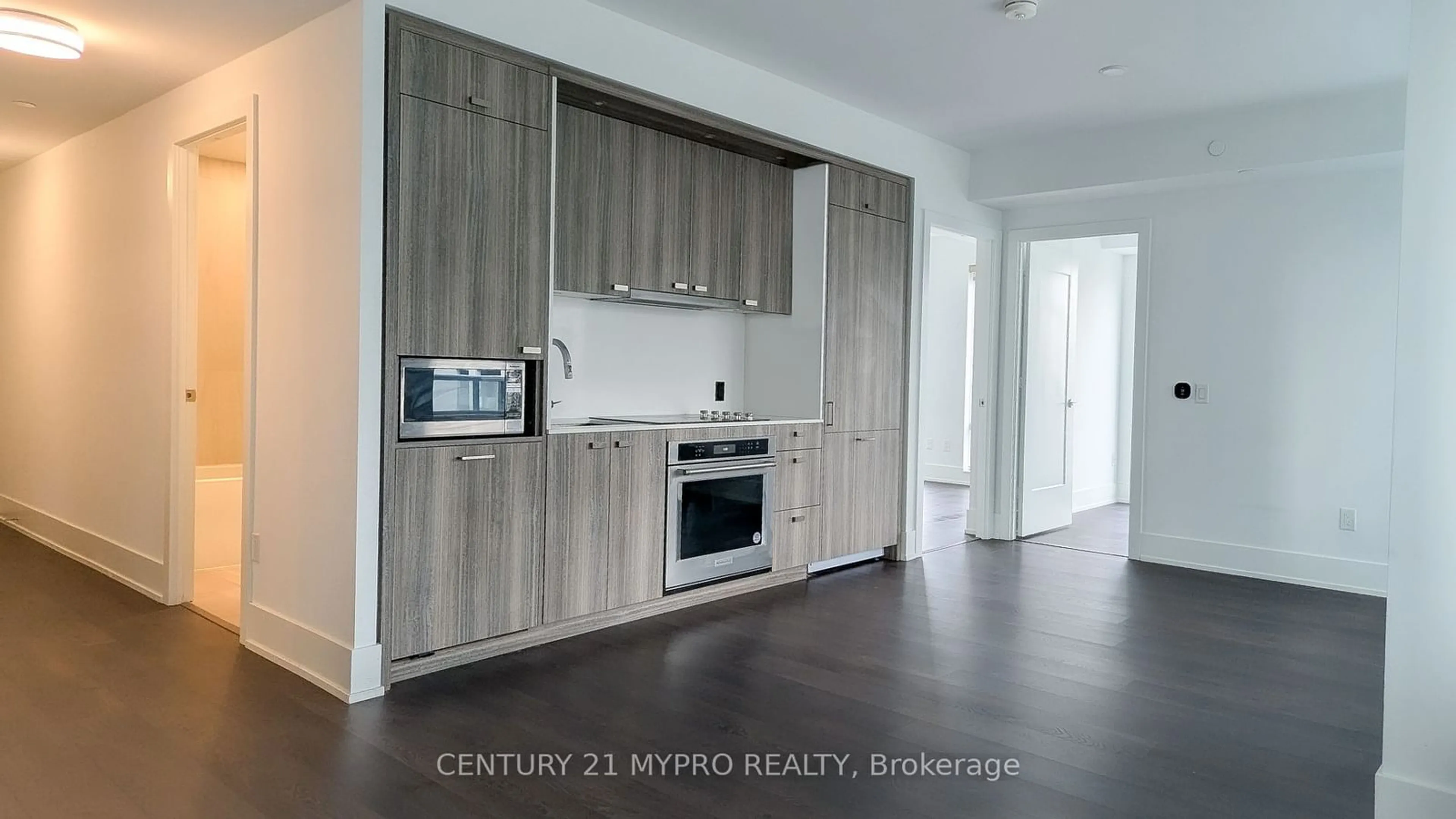 Open concept kitchen, wood/laminate floor for 480 Front St #1206, Toronto Ontario M5V 0V6