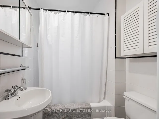 Additional property image - 1840 Bathurst St Unit 305