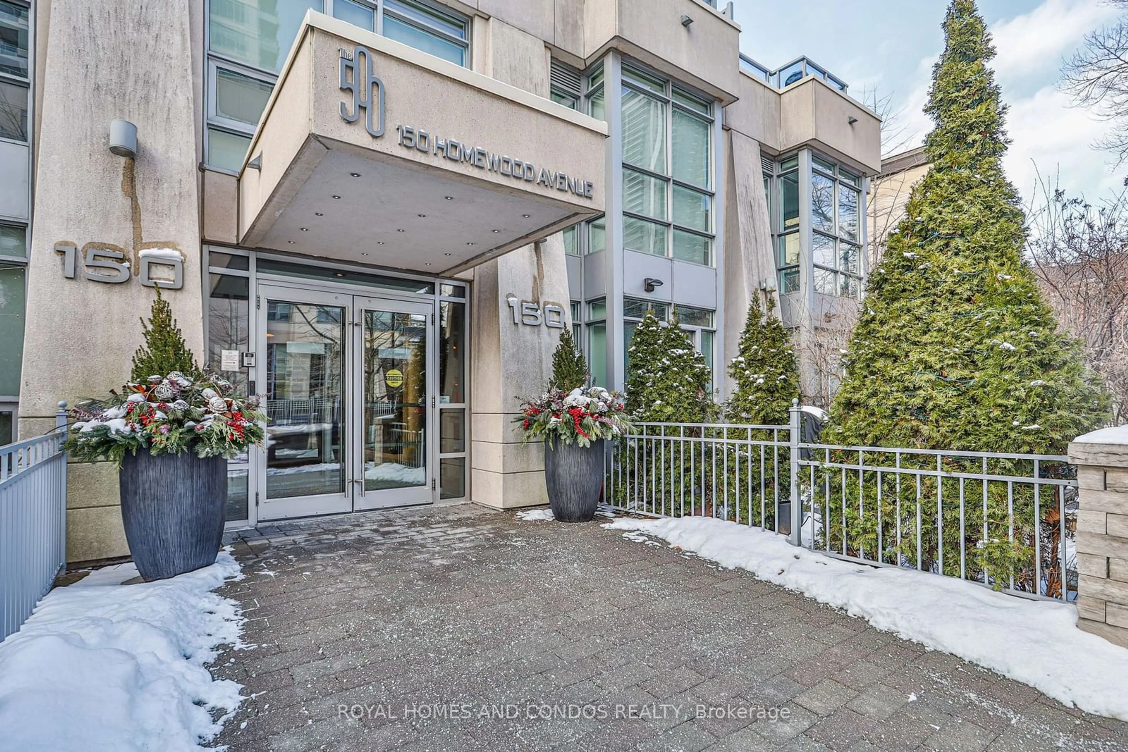 Indoor foyer for 150 Homewood Ave #L 303, Toronto Ontario M4Y 2J6