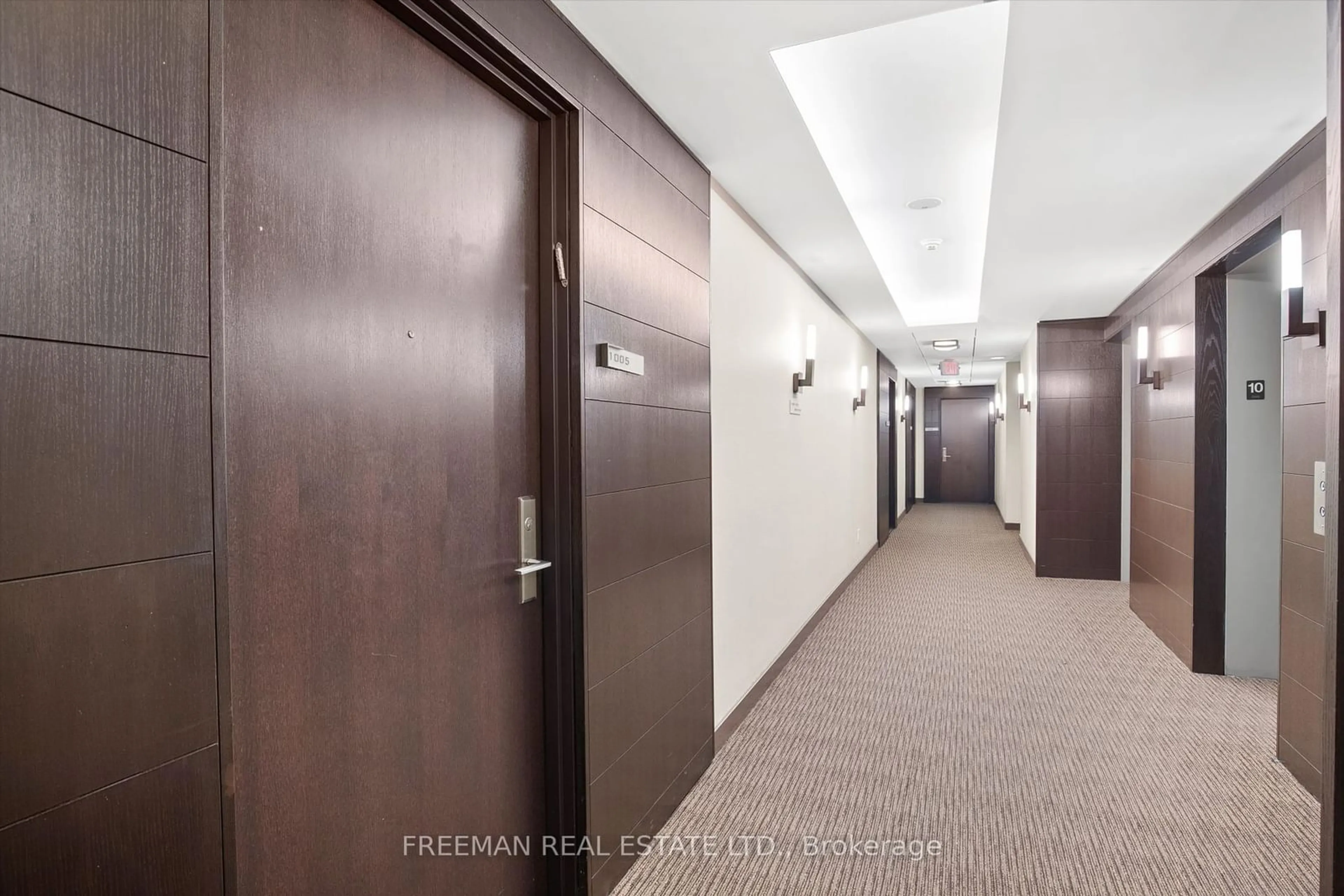 Indoor foyer for 25 Broadway Ave #1005, Toronto Ontario M4P 1T7