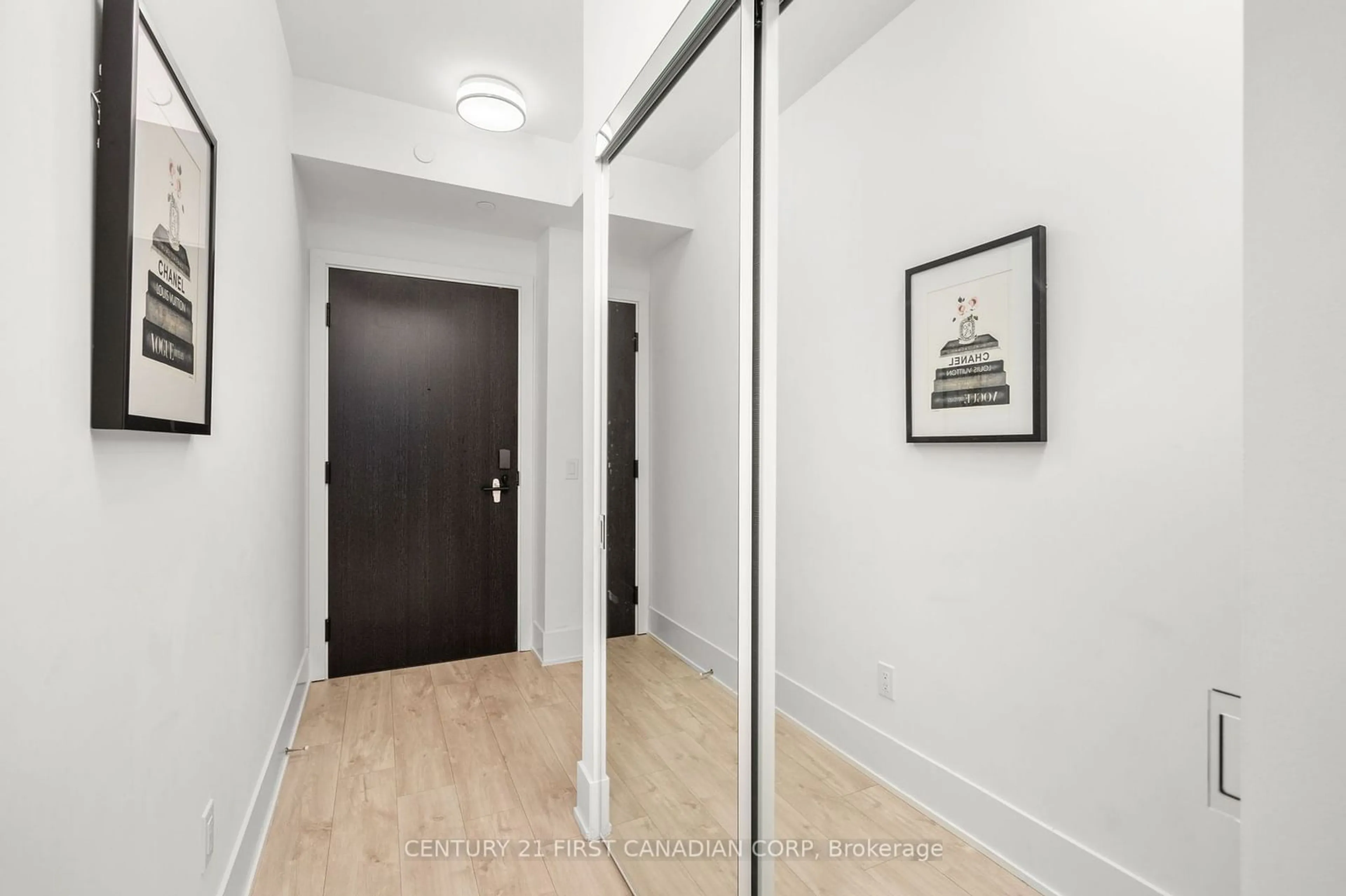 Indoor entryway for 470 Front St #1310, Toronto Ontario M5V 0V6