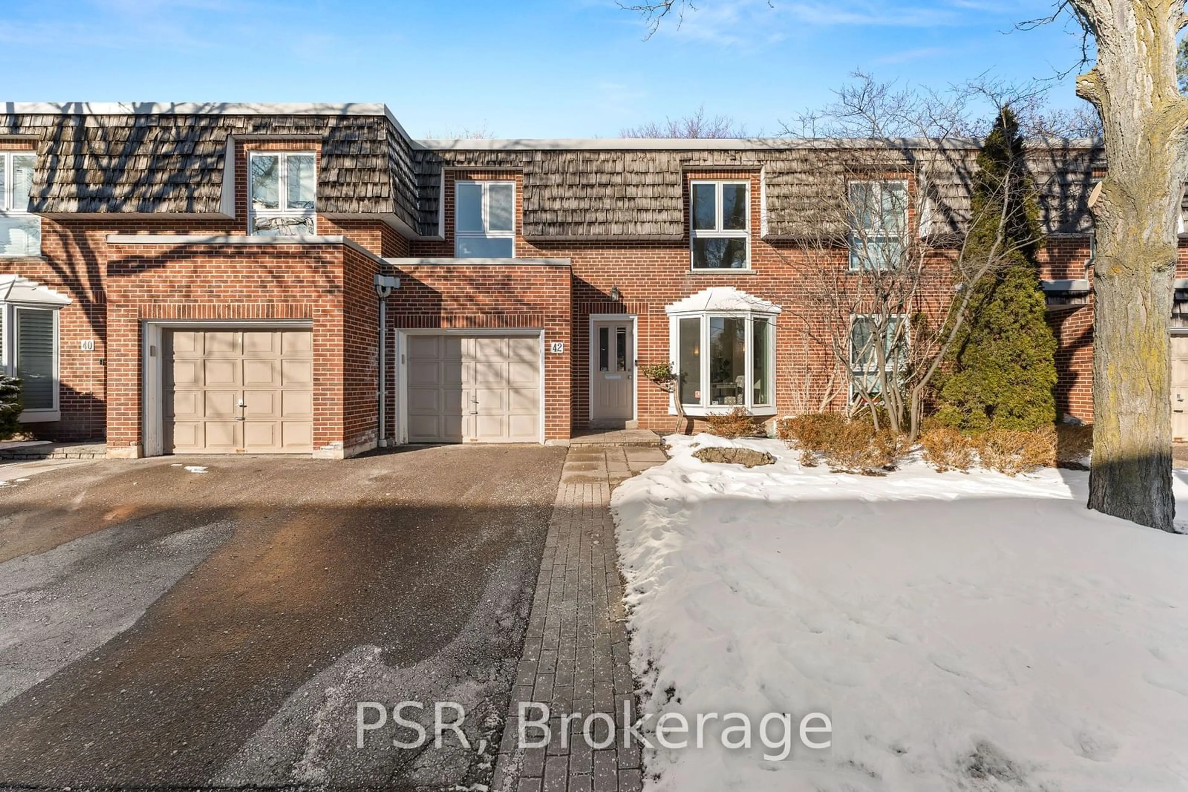 A pic from outside/outdoor area/front of a property/back of a property/a pic from drone, street for 42 Crimson Mill Way, Toronto Ontario M2L 1T6