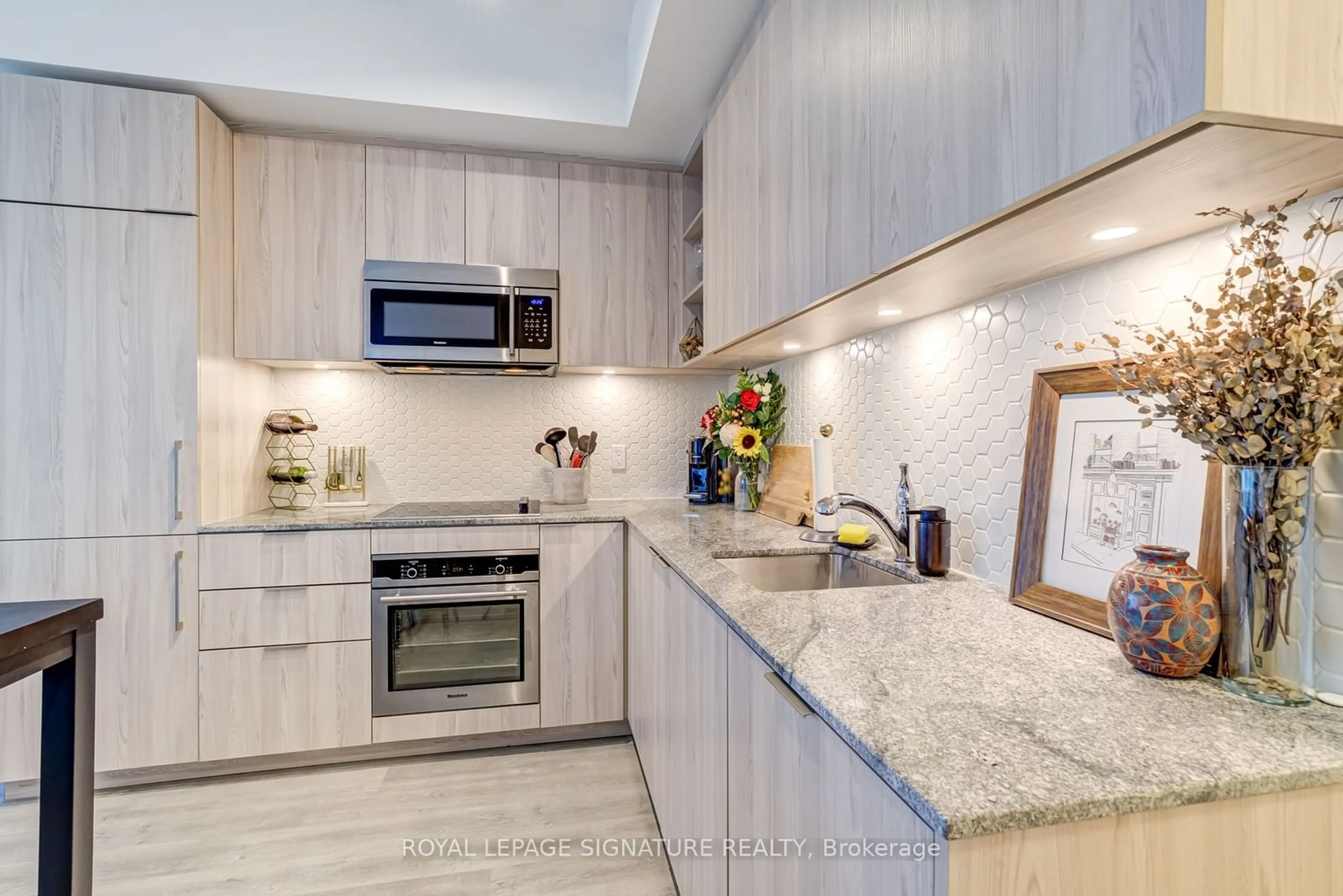 Contemporary kitchen, unknown for 50 Ordnance St #1409, Toronto Ontario M6K 1A2