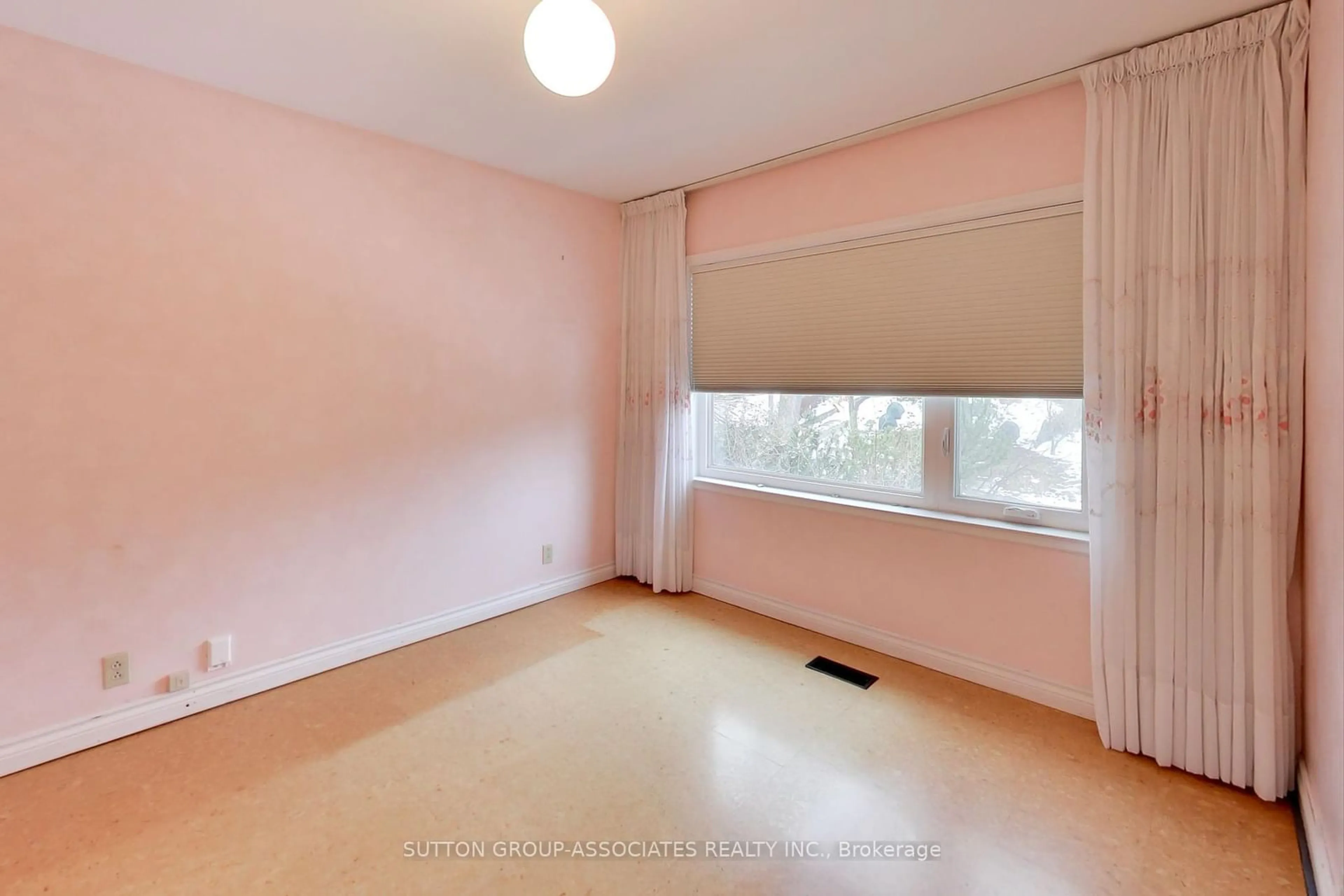 A pic of a room for 1 Burlington Cres, Toronto Ontario M6H 2L3