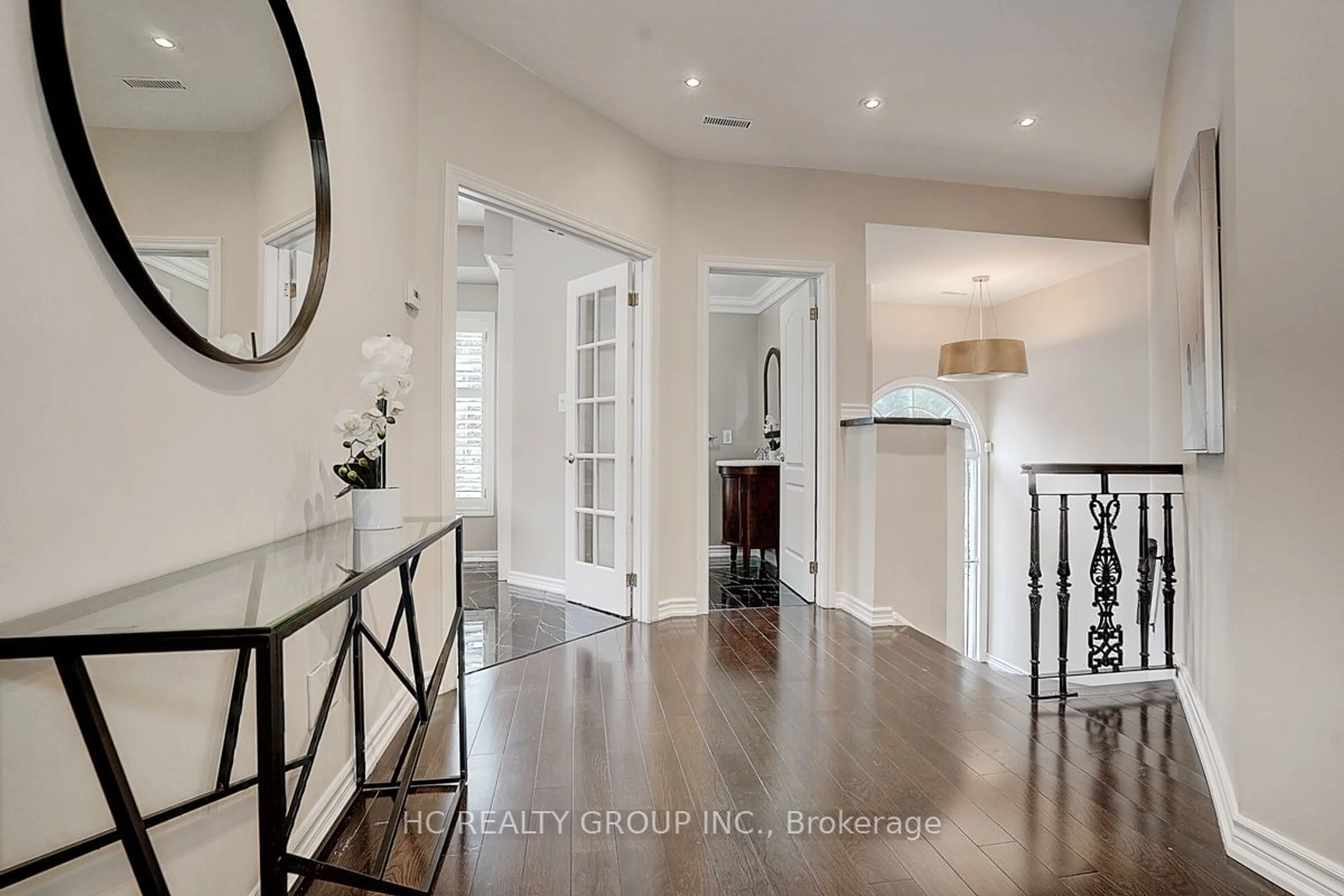 Indoor entryway for 10 Cole Millway, Toronto Ontario M4N 3P8