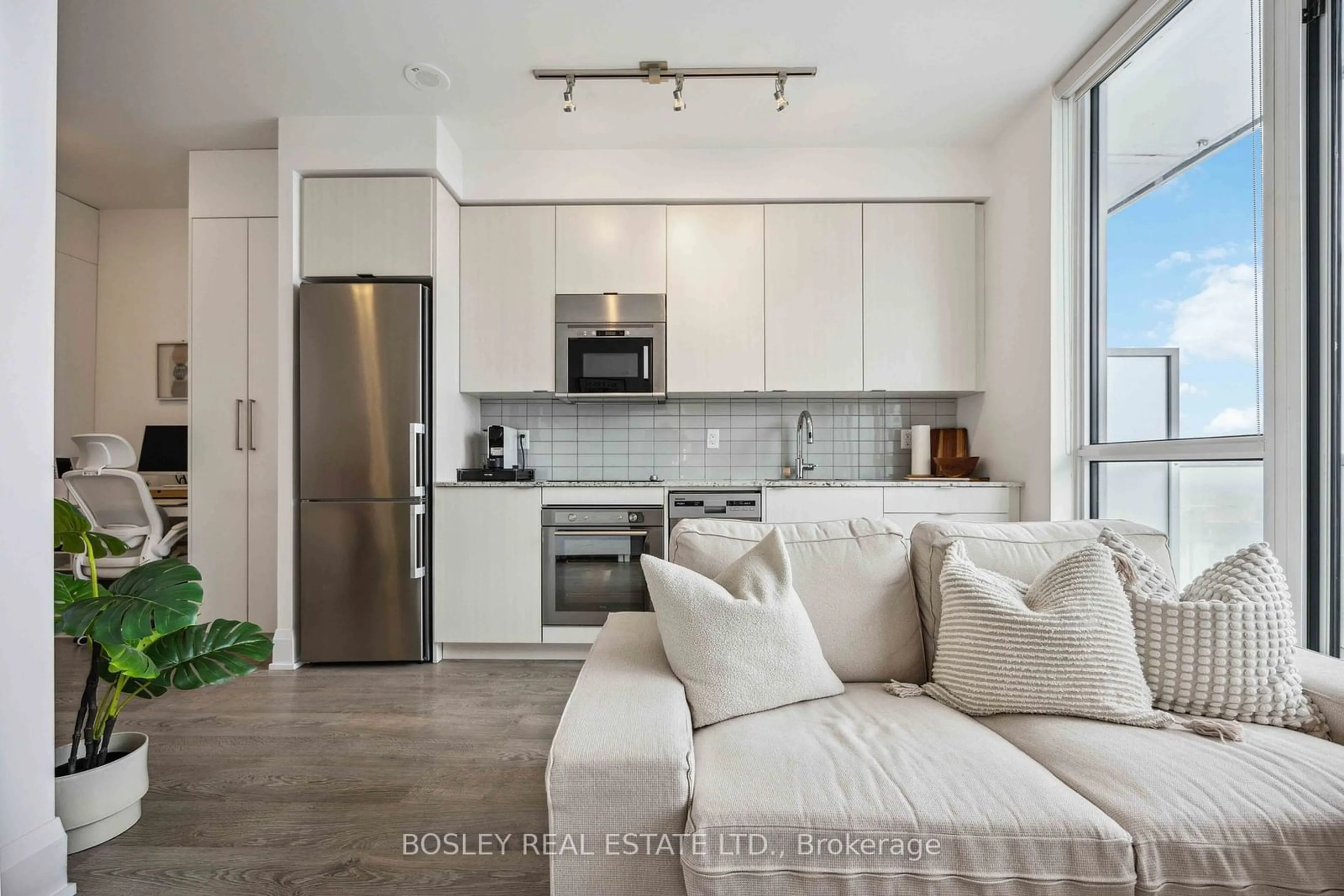 Open concept kitchen, unknown for 101 Erskine Ave #3006, Toronto Ontario M4P 1Y5