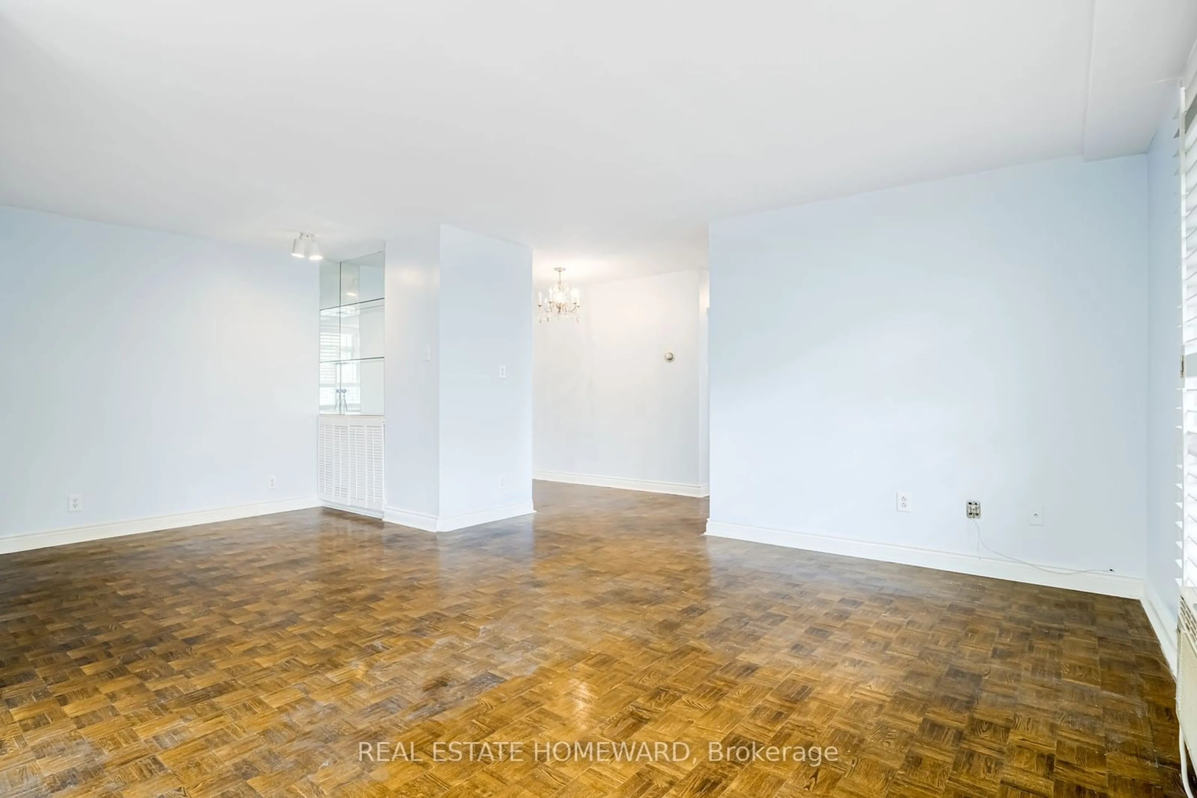 A pic of a room for 581 Avenue Rd #501, Toronto Ontario M4V 2K4