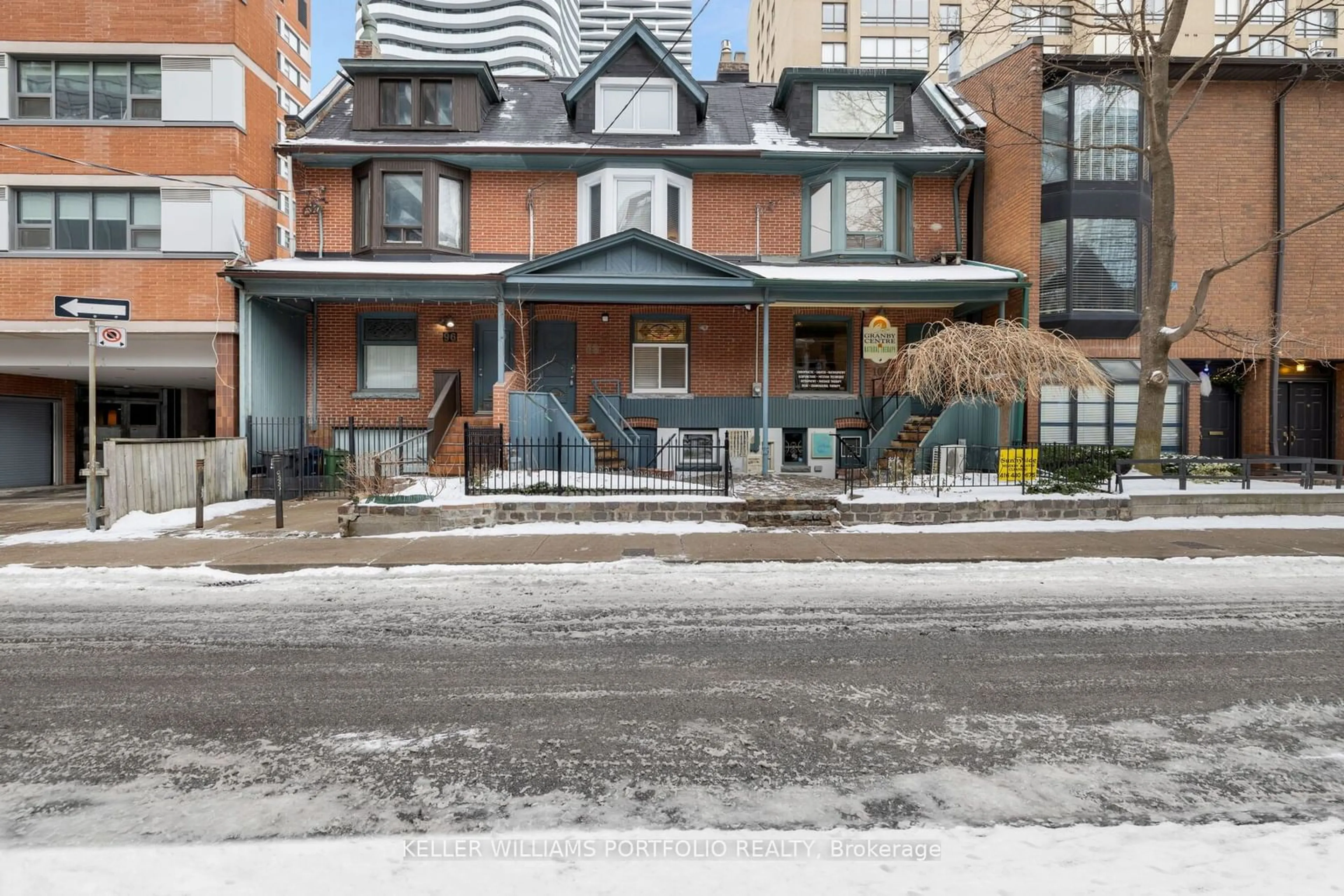 Patio, street for 98 Granby St, Toronto Ontario M5B 1J1