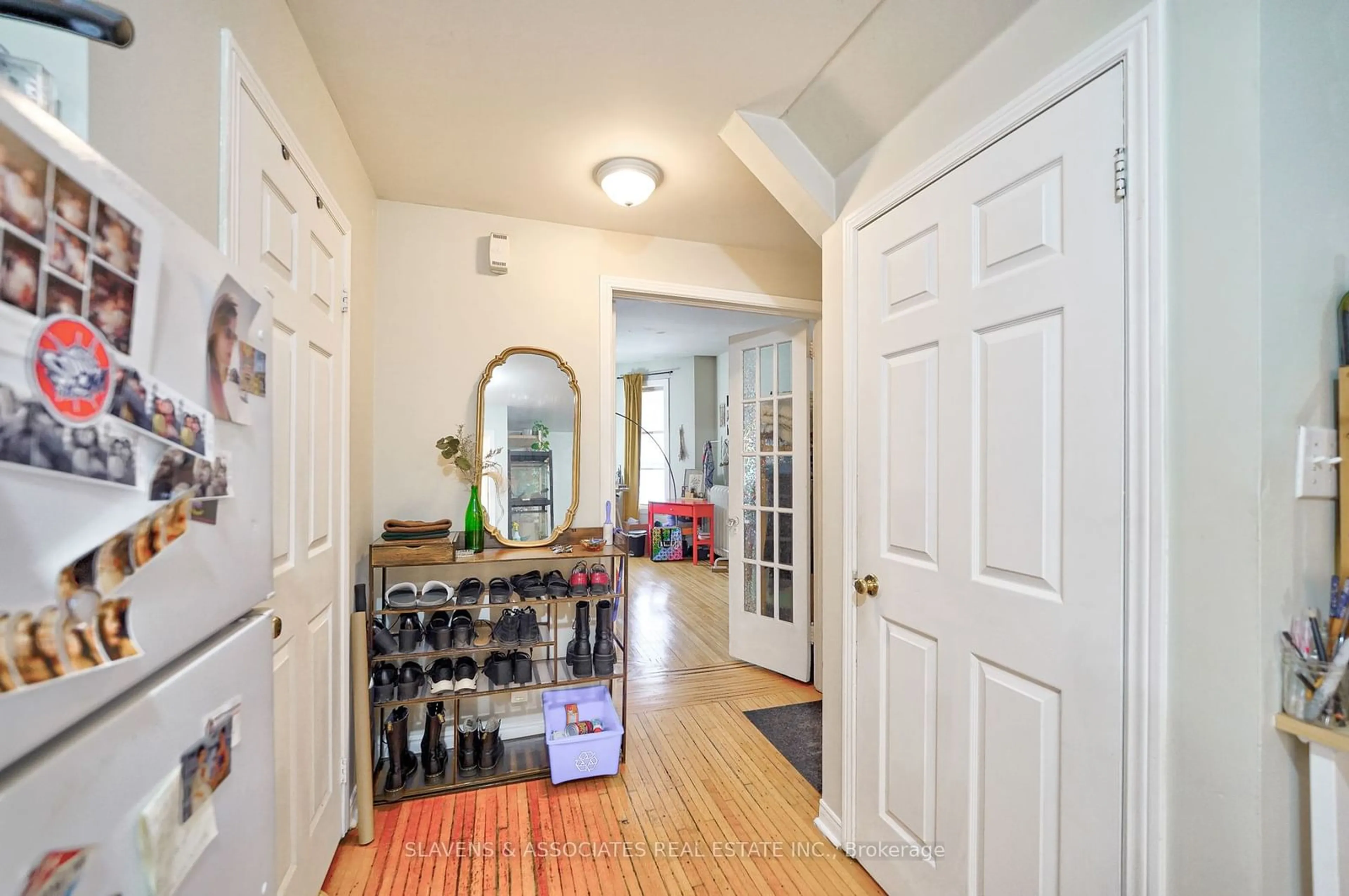 Indoor entryway for 557 Markham St, Toronto Ontario M6G 2L6