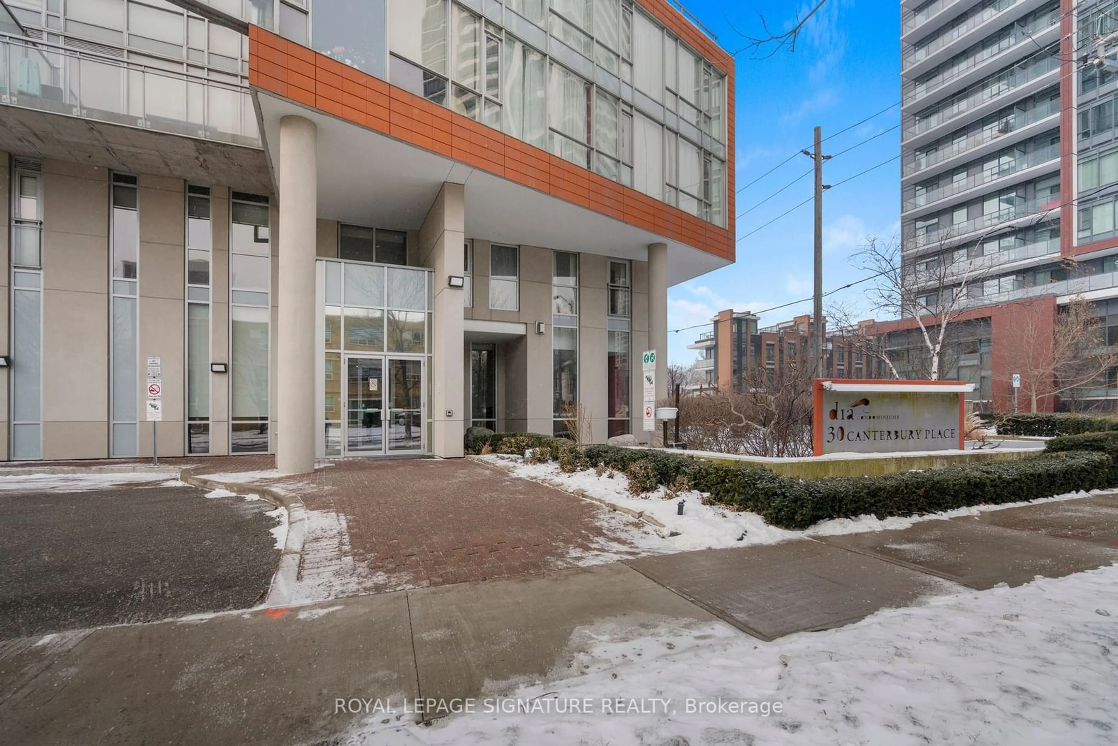 Indoor foyer for 30 Canterbury Pl #507, Toronto Ontario M2N 0B9