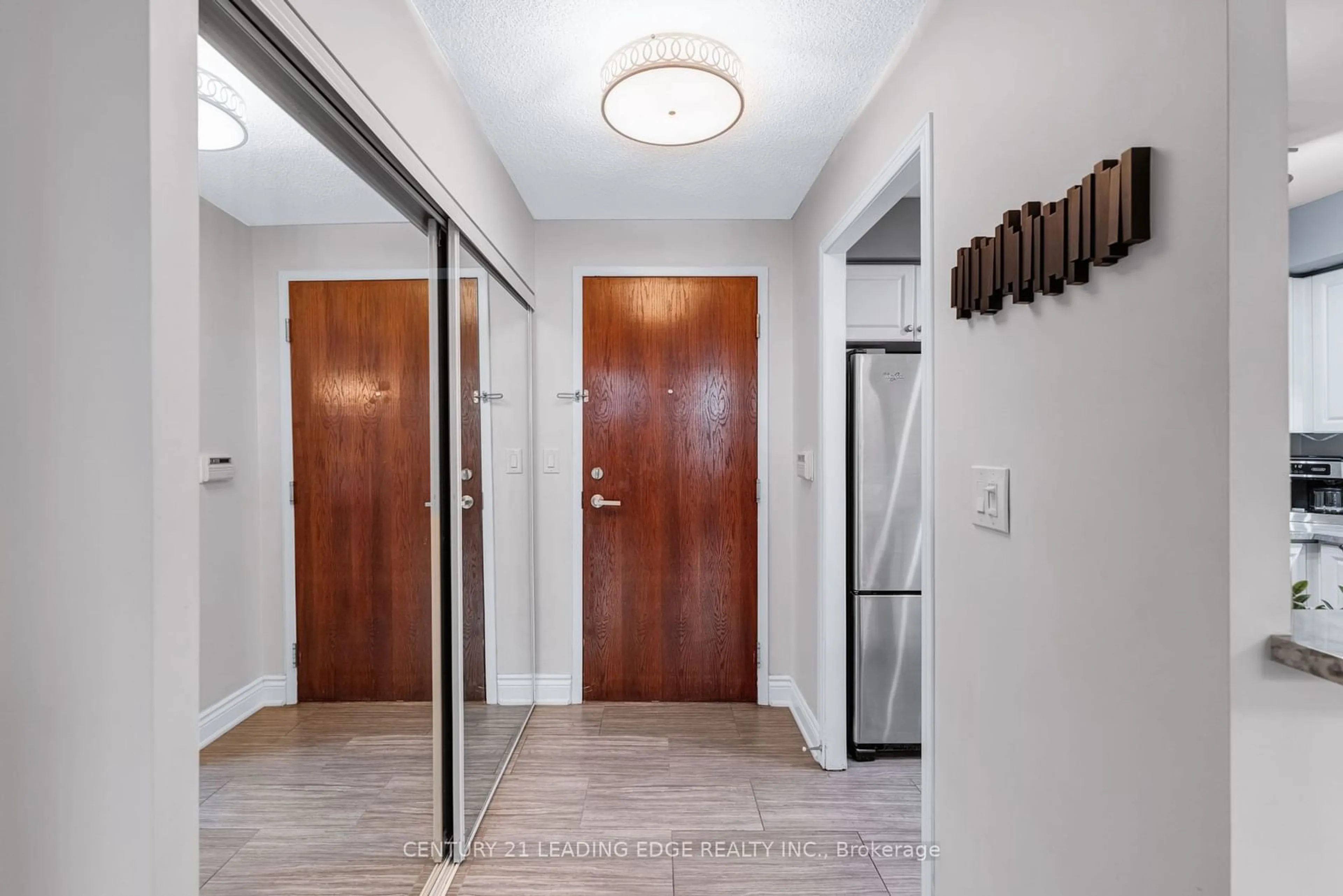 Indoor entryway for 39 Pemberton Ave #105, Toronto Ontario M2M 4L6