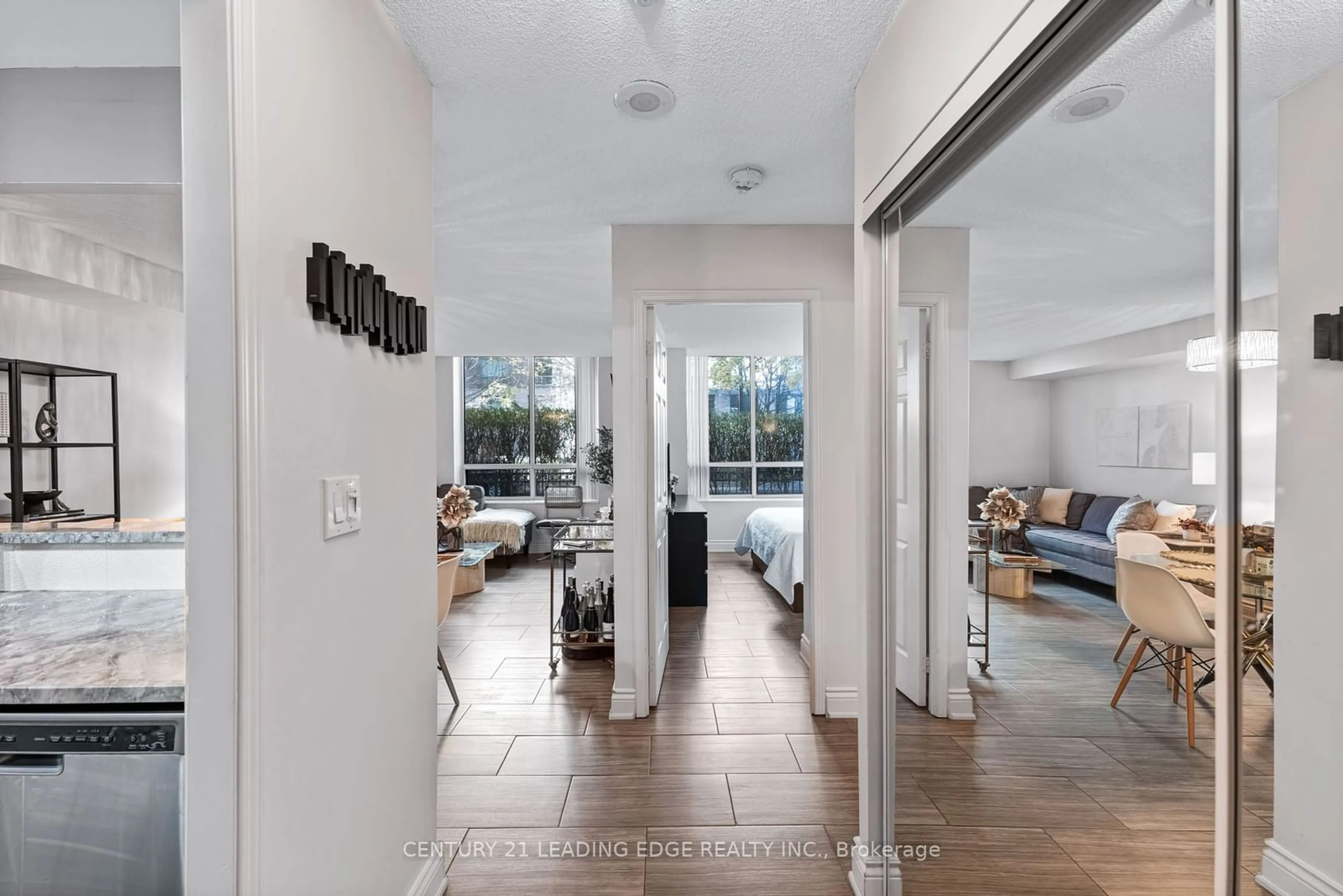 Indoor entryway for 39 Pemberton Ave #105, Toronto Ontario M2M 4L6