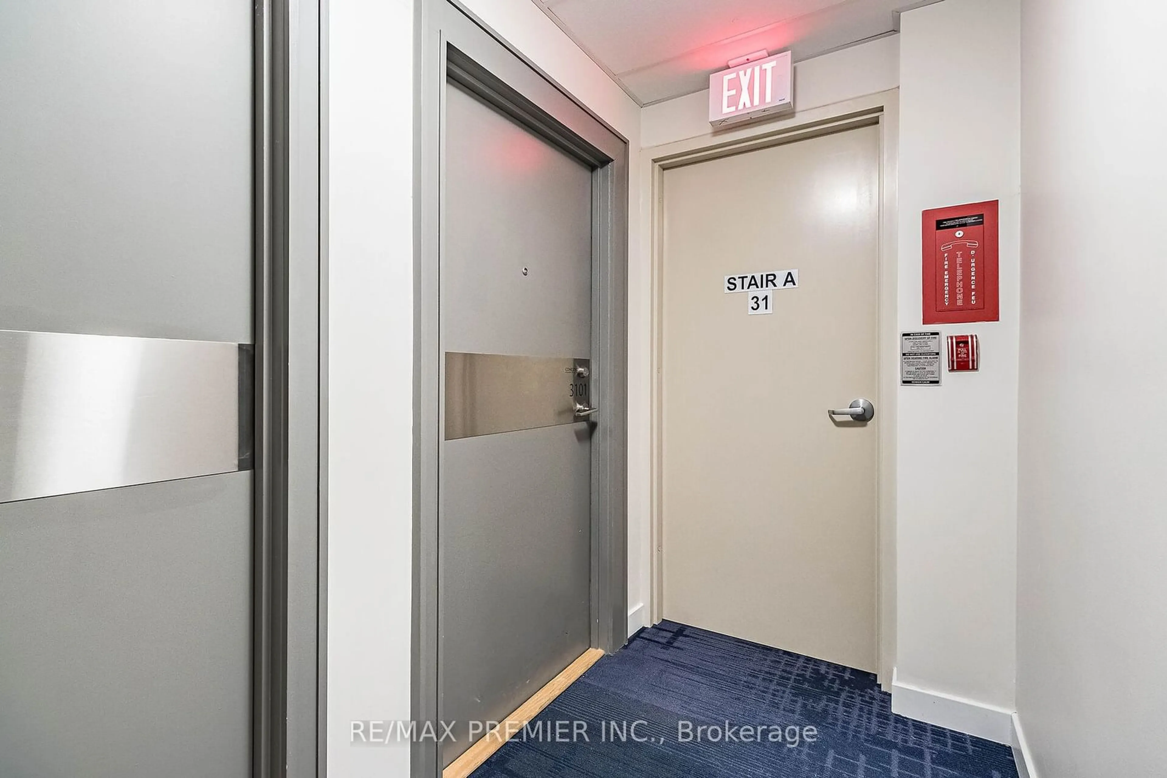 Indoor foyer for 33 Singer Crt #3101, Toronto Ontario M2K 0B4