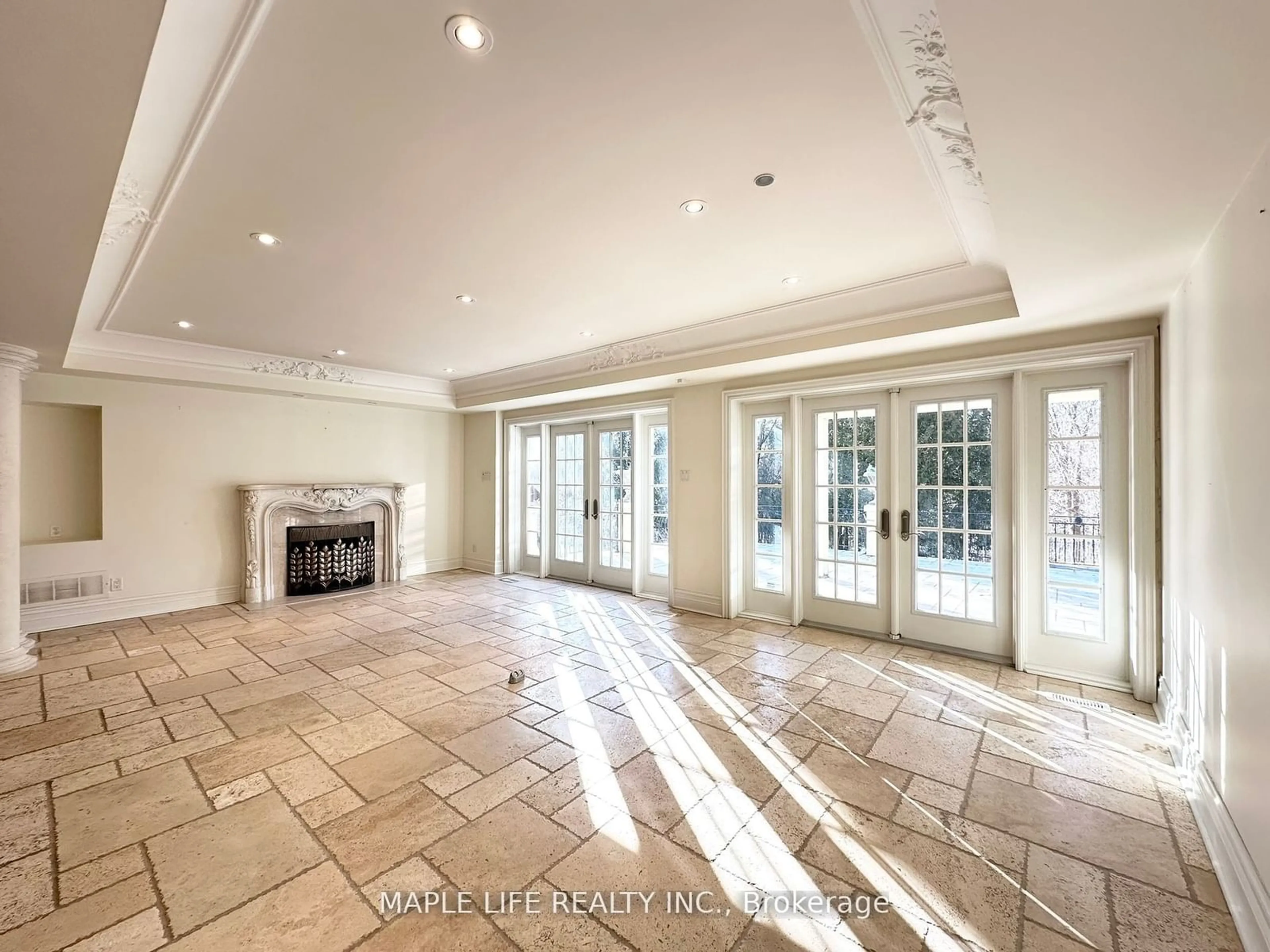 Indoor foyer for 16 Brian Cliff Dr, Toronto Ontario M3B 2G2