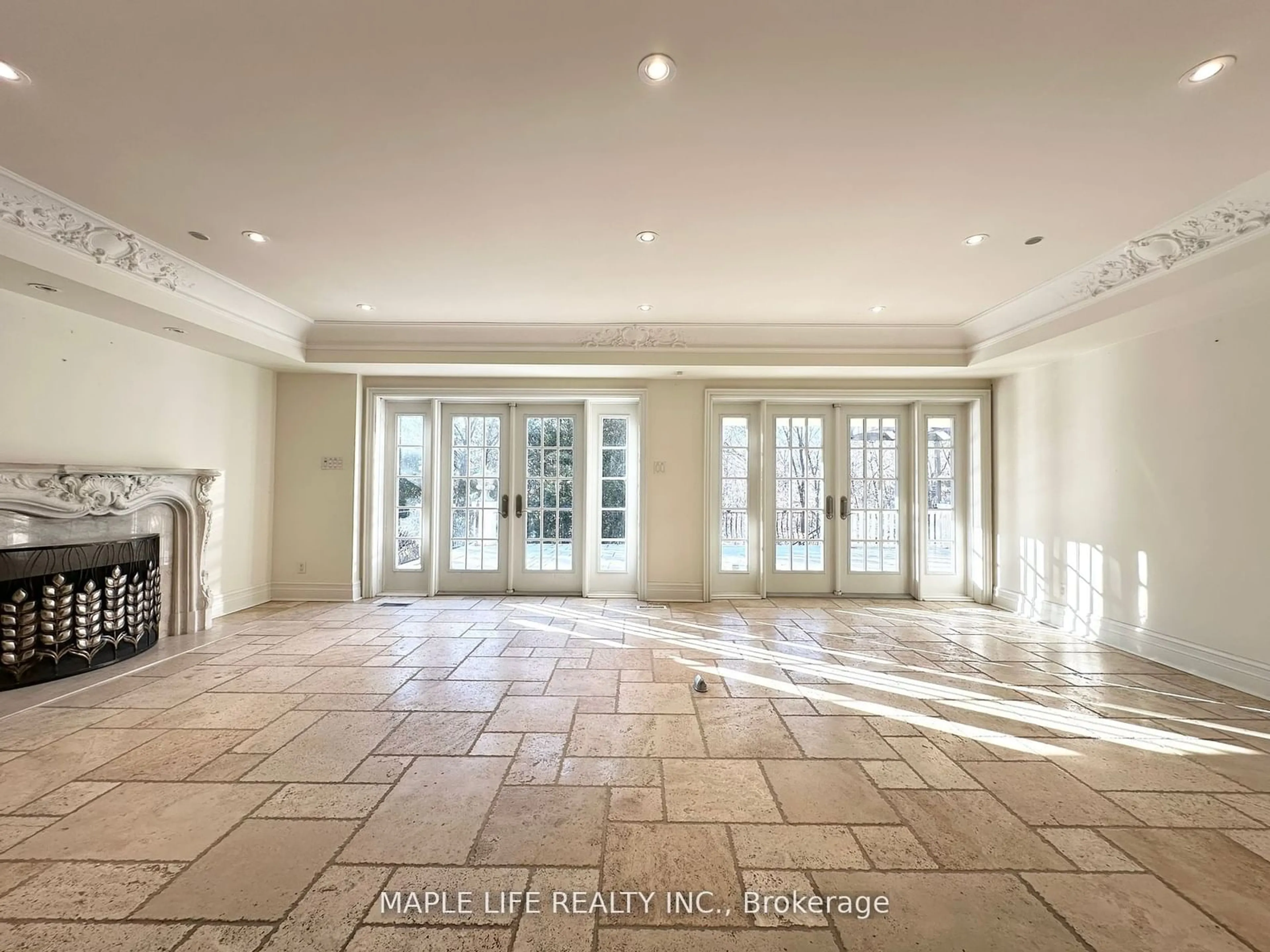 Indoor foyer for 16 Brian Cliff Dr, Toronto Ontario M3B 2G2