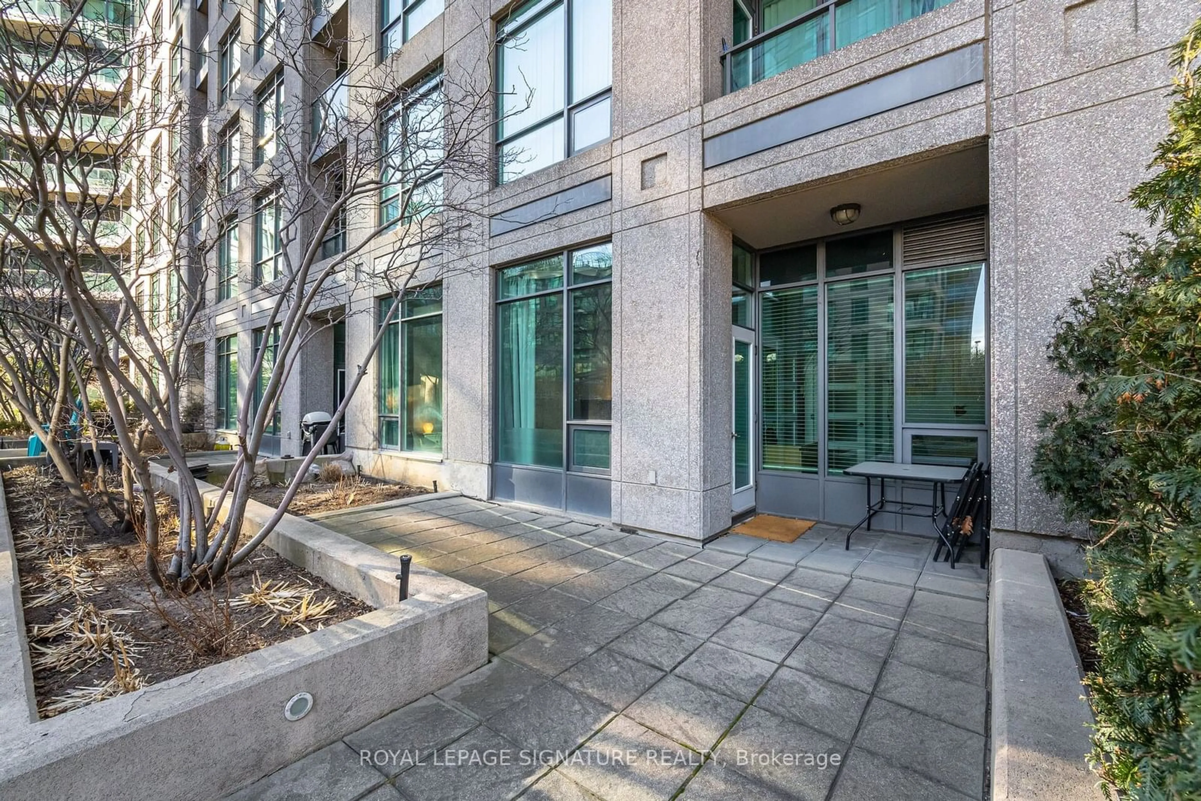 Indoor foyer for 231 Fort York Blvd #122, Toronto Ontario M5V 1B2