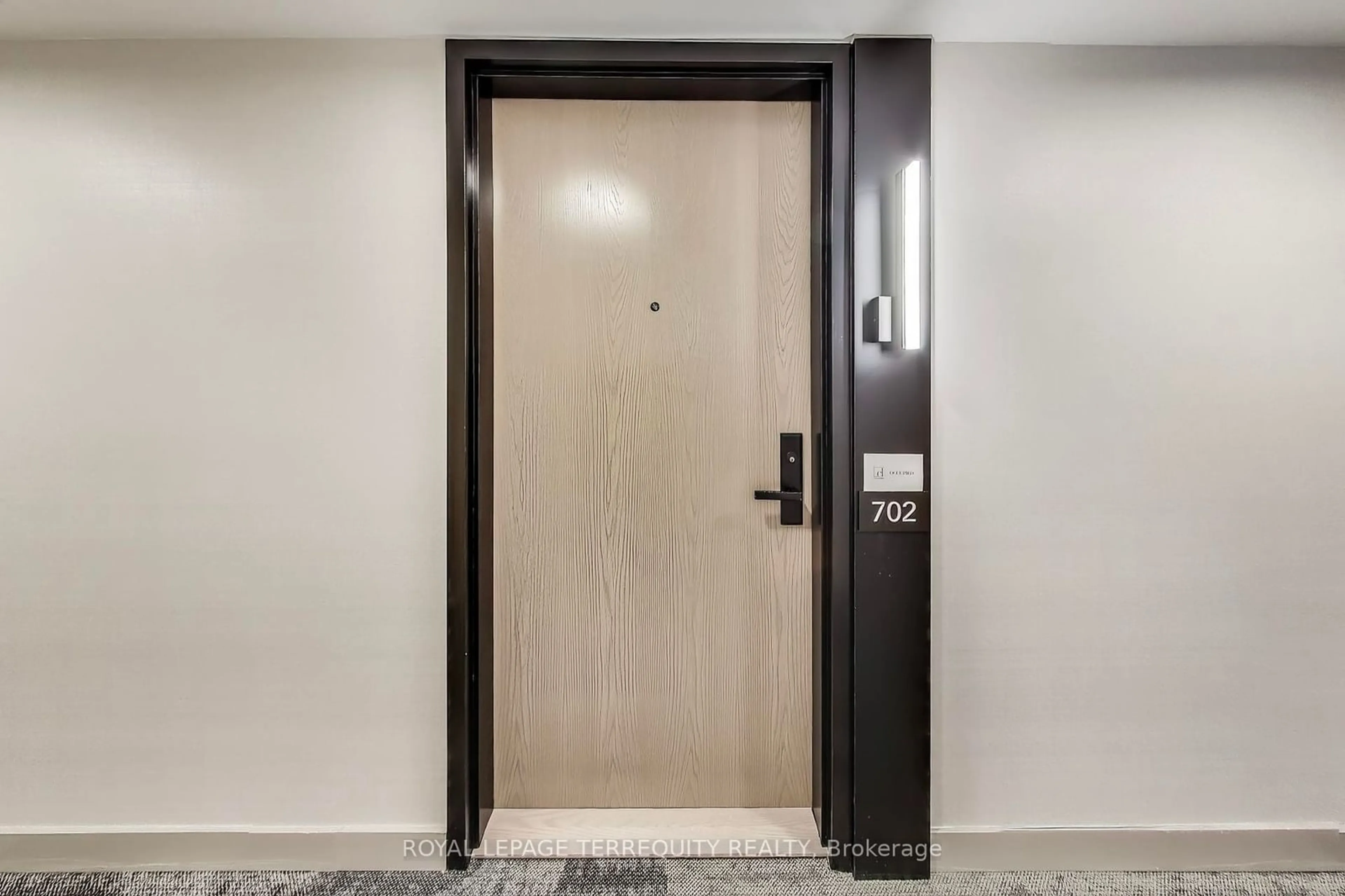 Indoor foyer for 30 Tretti Way #702, Toronto Ontario M3H 0E3