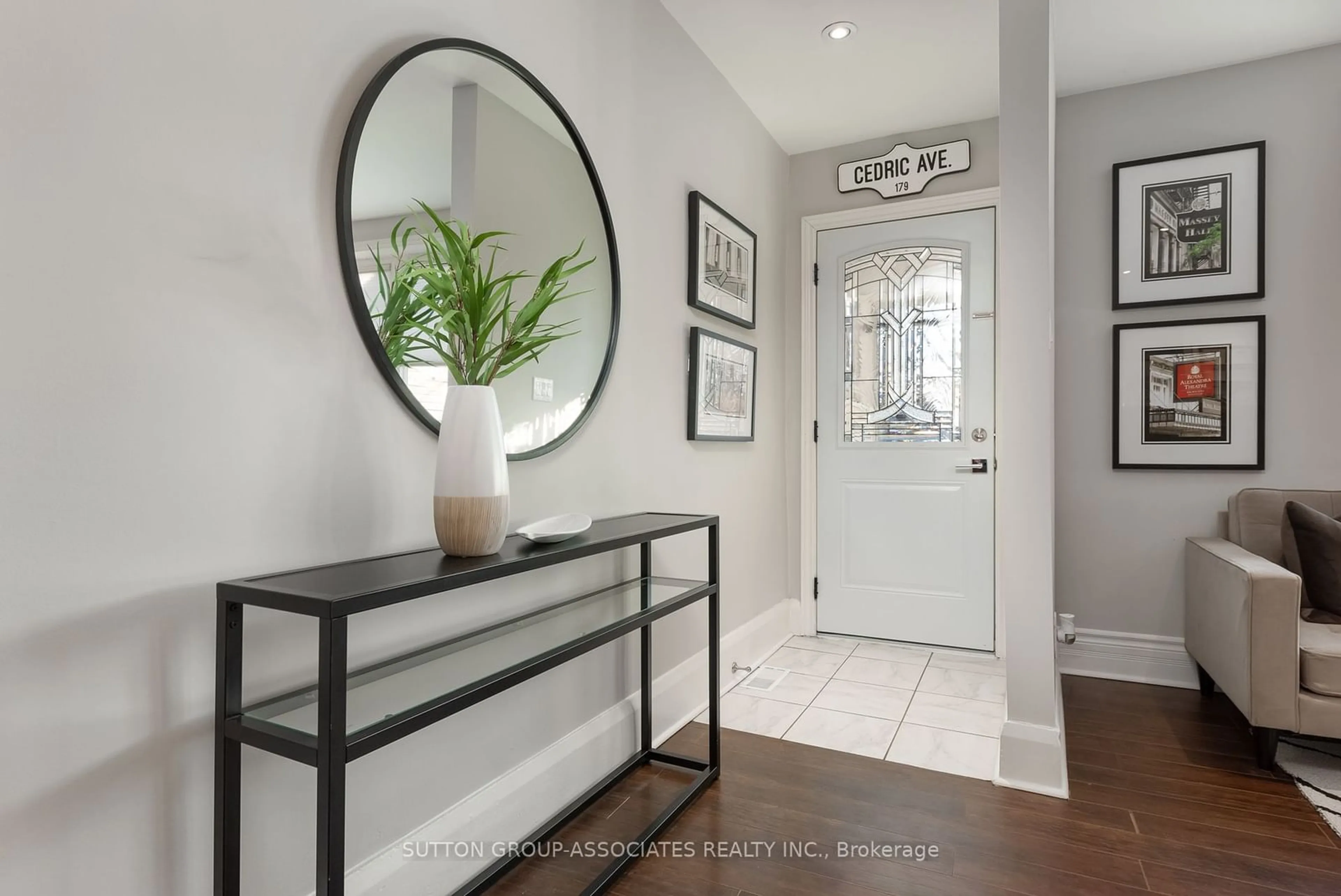 Indoor entryway for 179 Cedric Ave, Toronto Ontario M6C 3X7