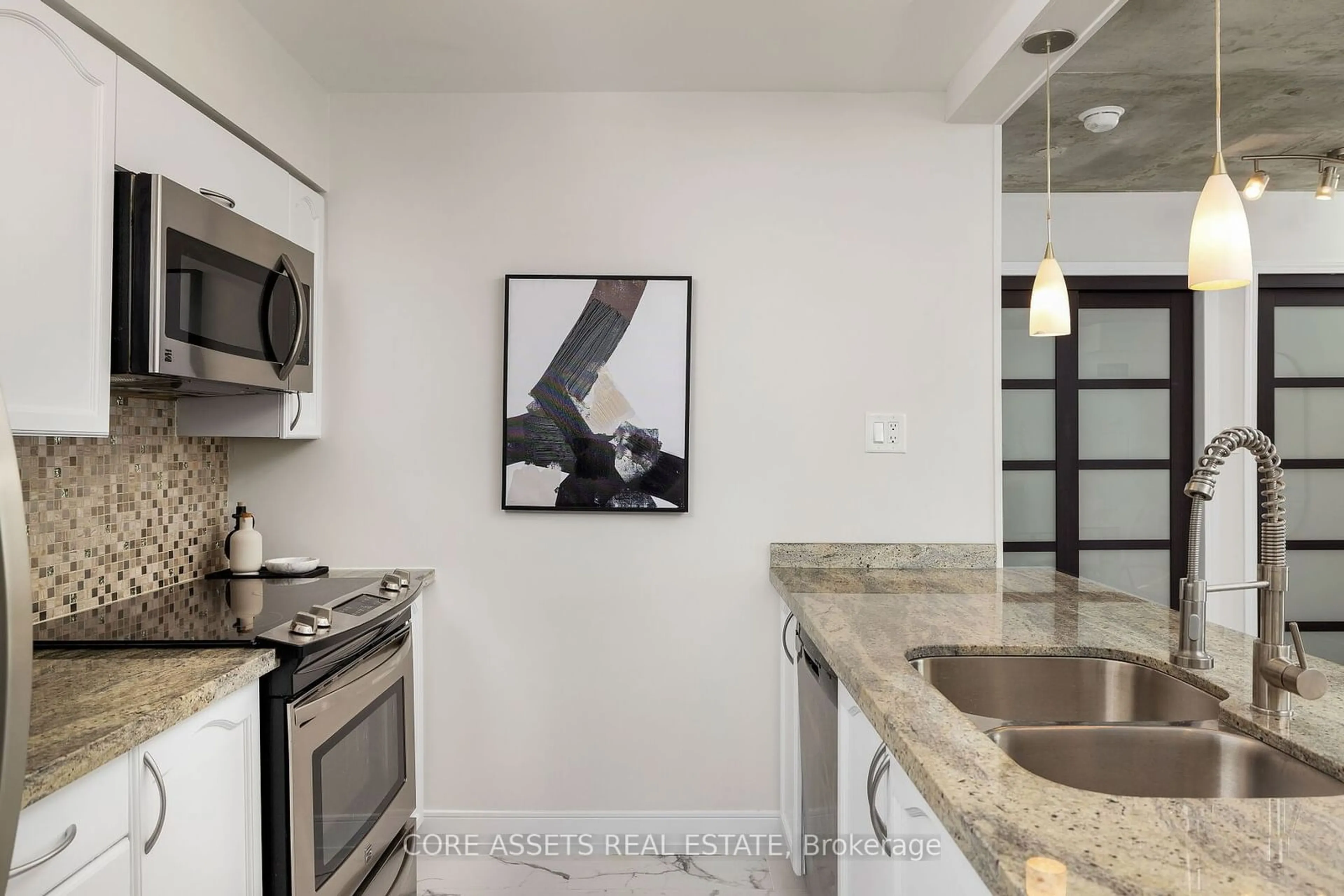 Standard kitchen, ceramic/tile floor for 70 Mill St #810, Toronto Ontario M5A 4R1