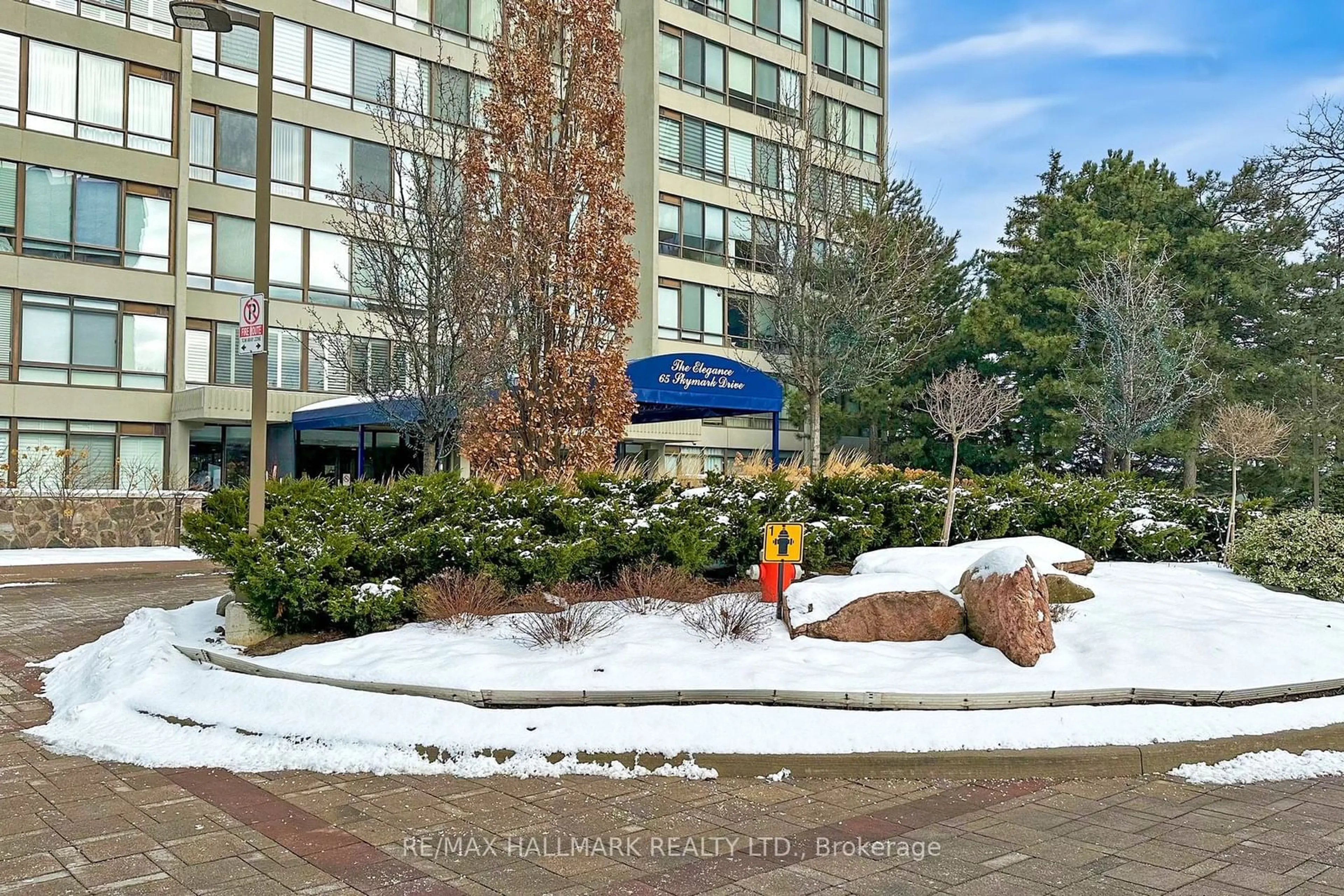 Indoor foyer for 65 Skymark Dr #1707, Toronto Ontario M2H 3N9