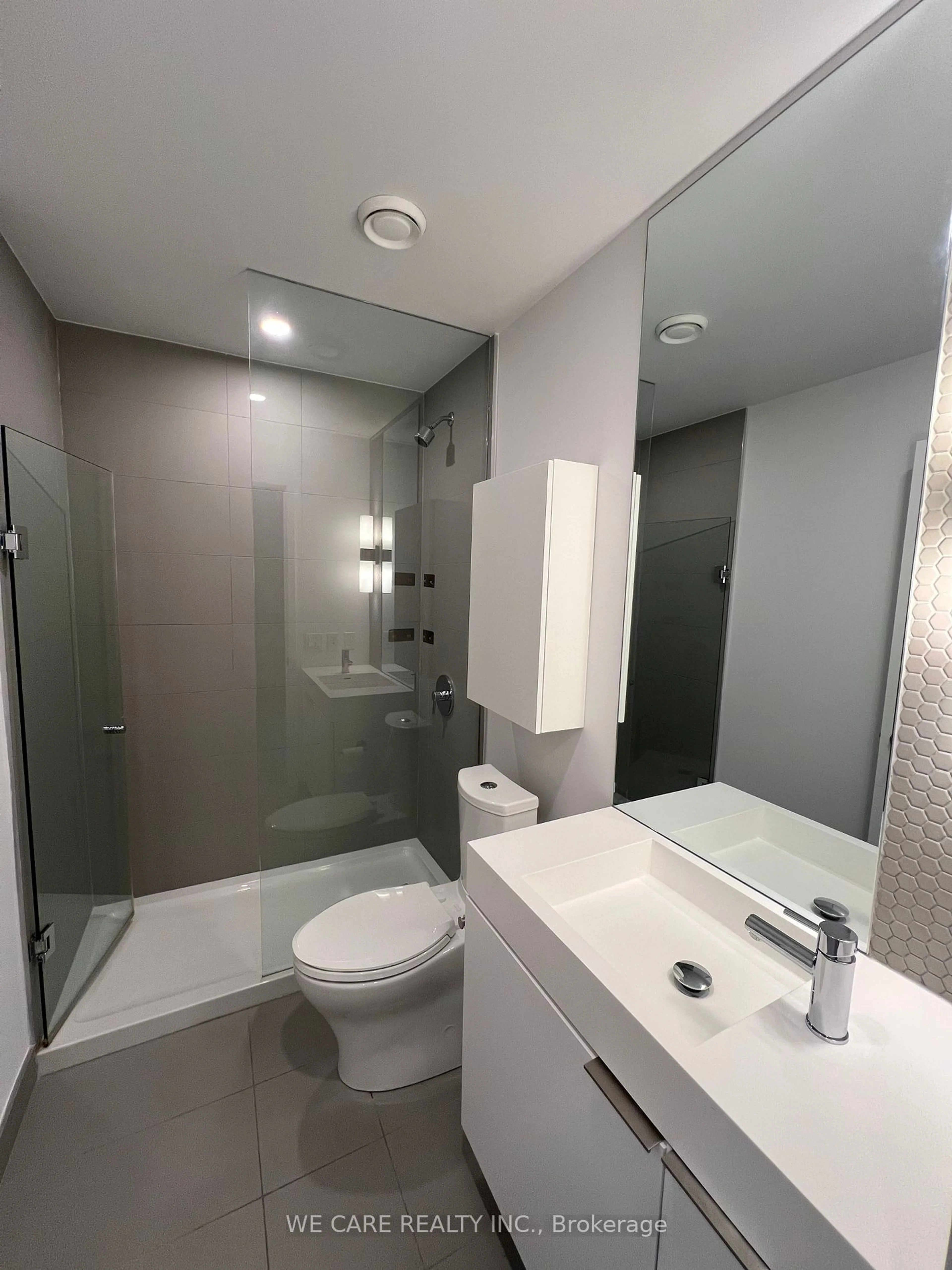 Standard bathroom, ceramic/tile floor for 33 Helendale Ave #1407, Toronto Ontario M4R 0A4