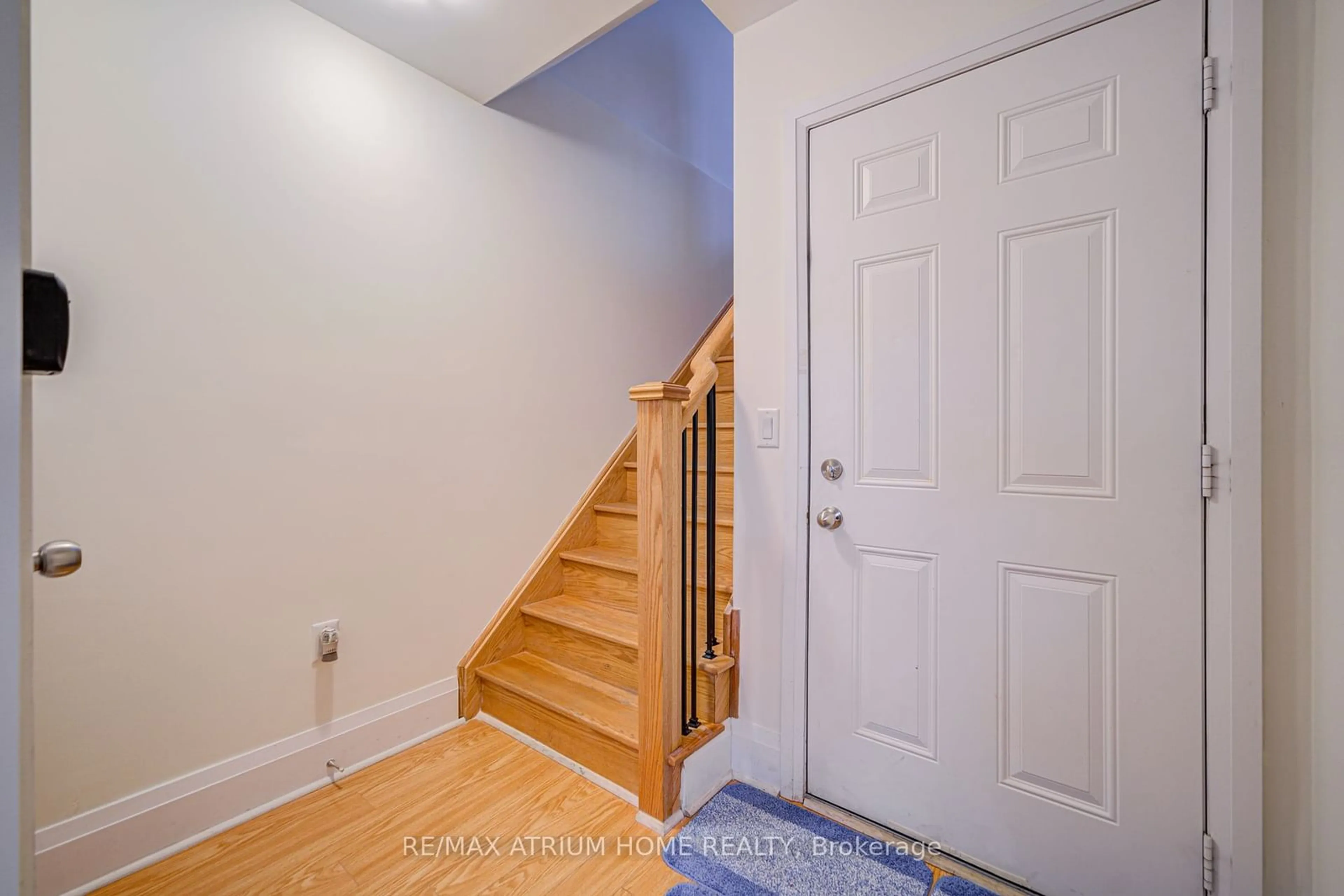 Indoor entryway for 252B Finch Ave, Toronto Ontario M2N 0K3