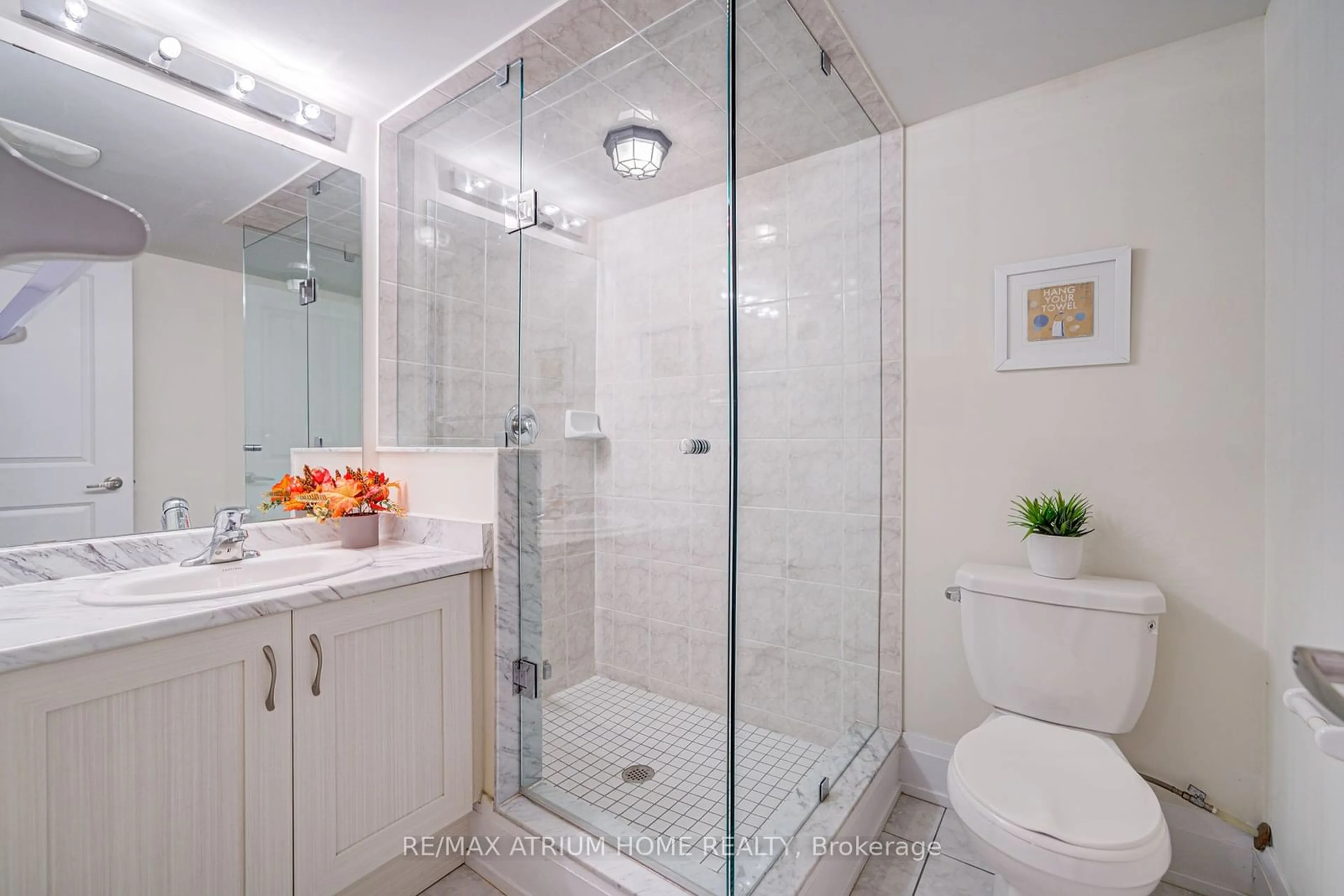 Standard bathroom, ceramic/tile floor for 252B Finch Ave, Toronto Ontario M2N 0K3