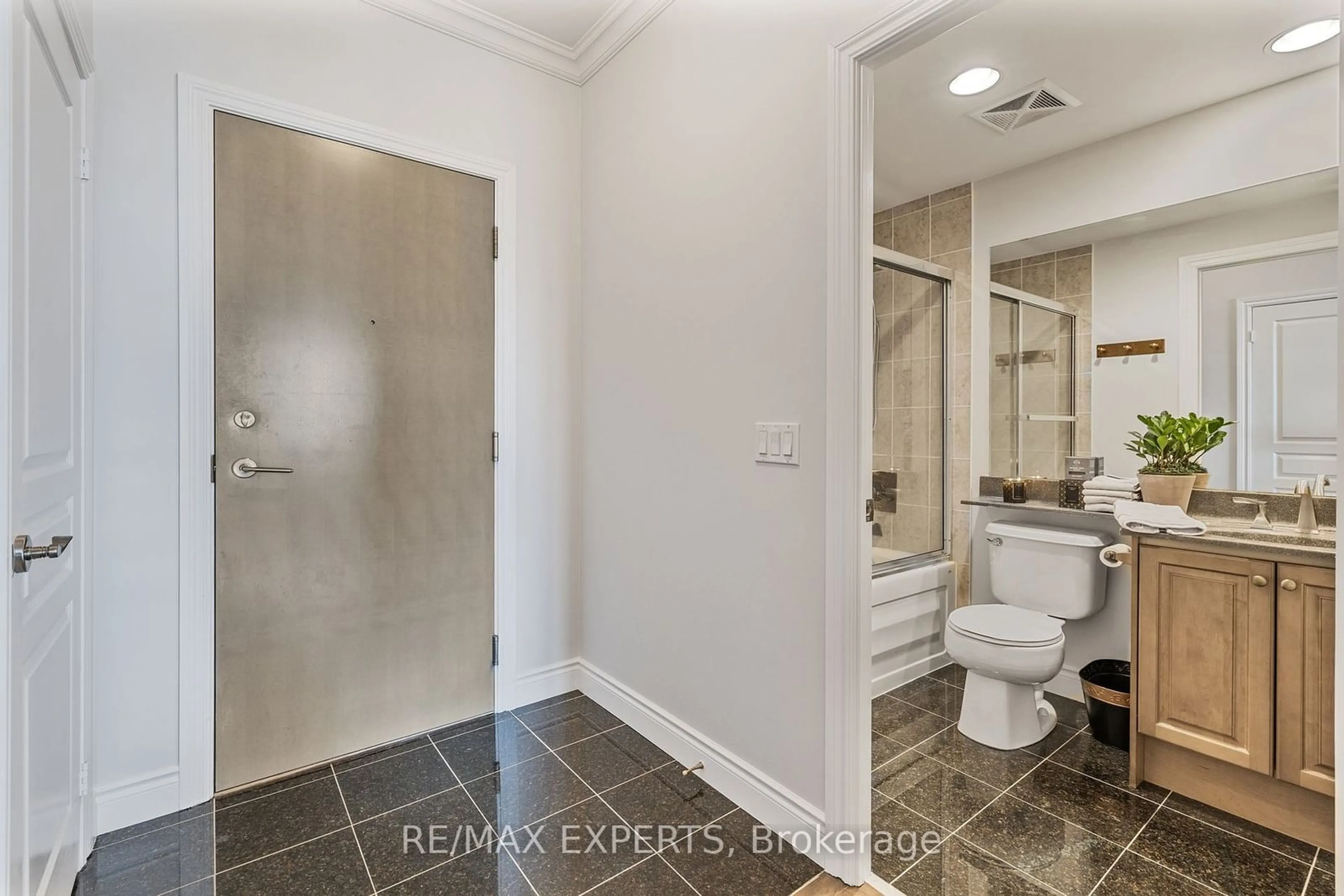 Standard bathroom, ceramic/tile floor for 319 Merton St #1005, Toronto Ontario M4S 1A5