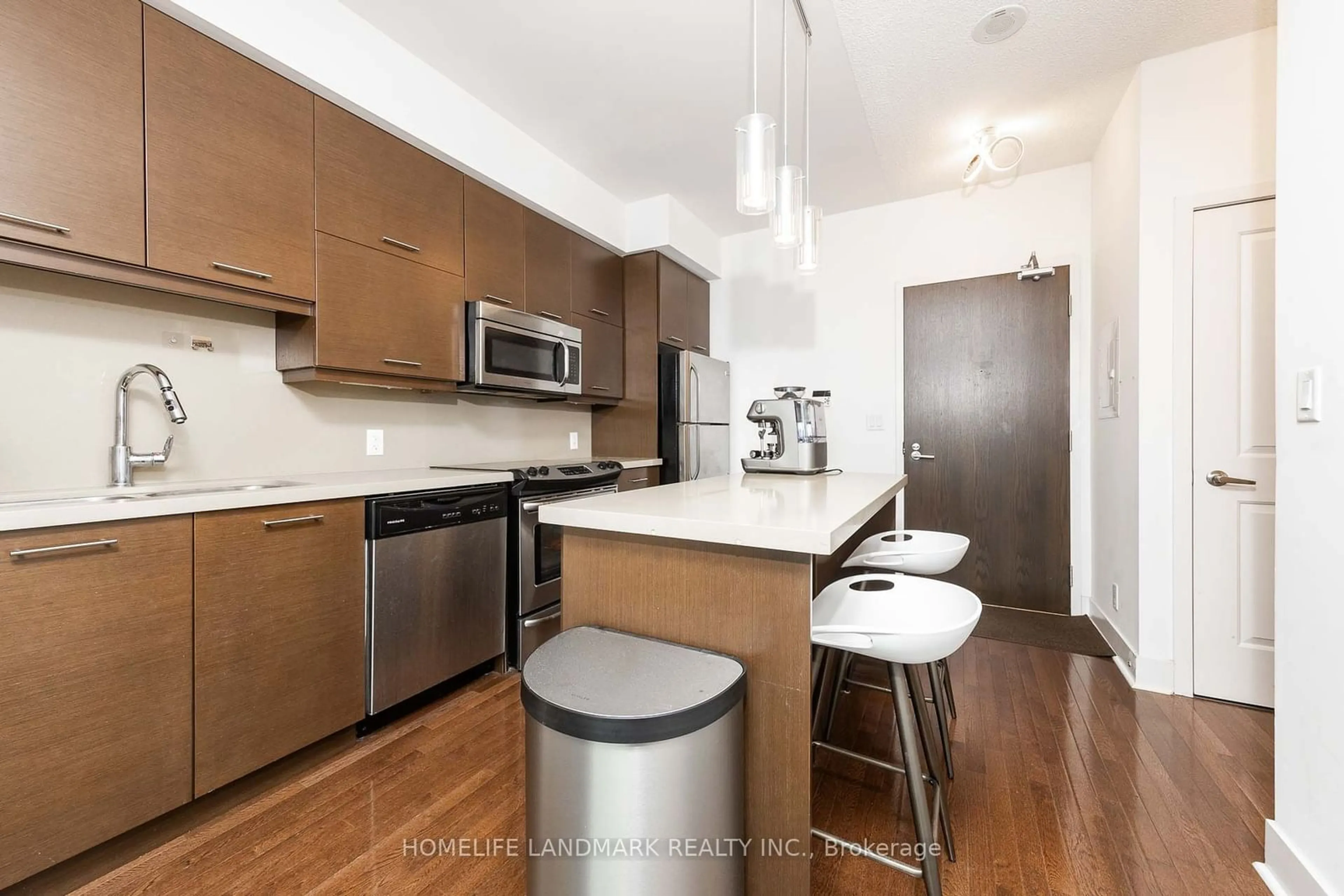 Standard kitchen, wood/laminate floor for 26 Norton Ave #504, Toronto Ontario M2N 0H6