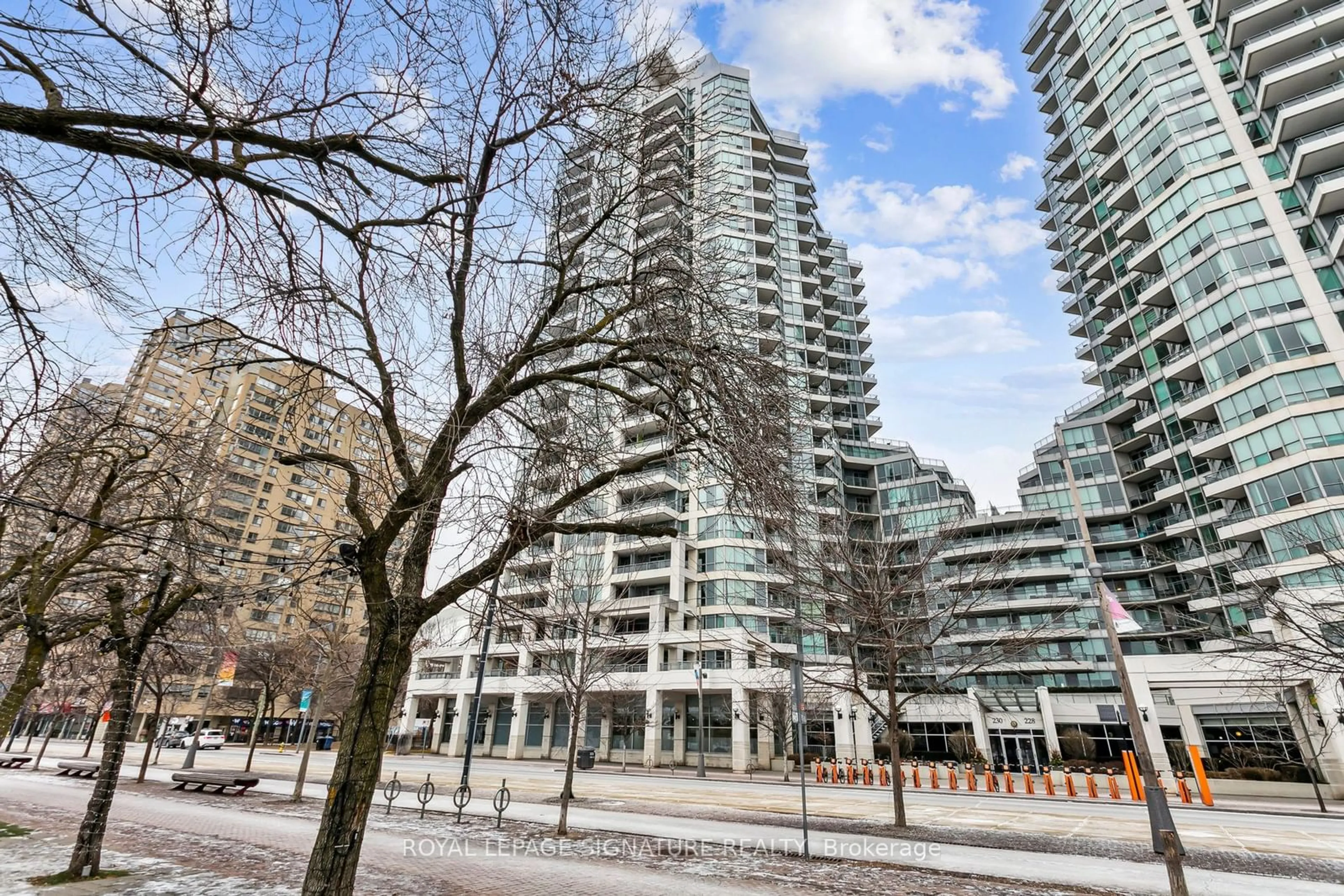 Patio, street for 230 Queens Quay #1119, Toronto Ontario M5J 2Y7