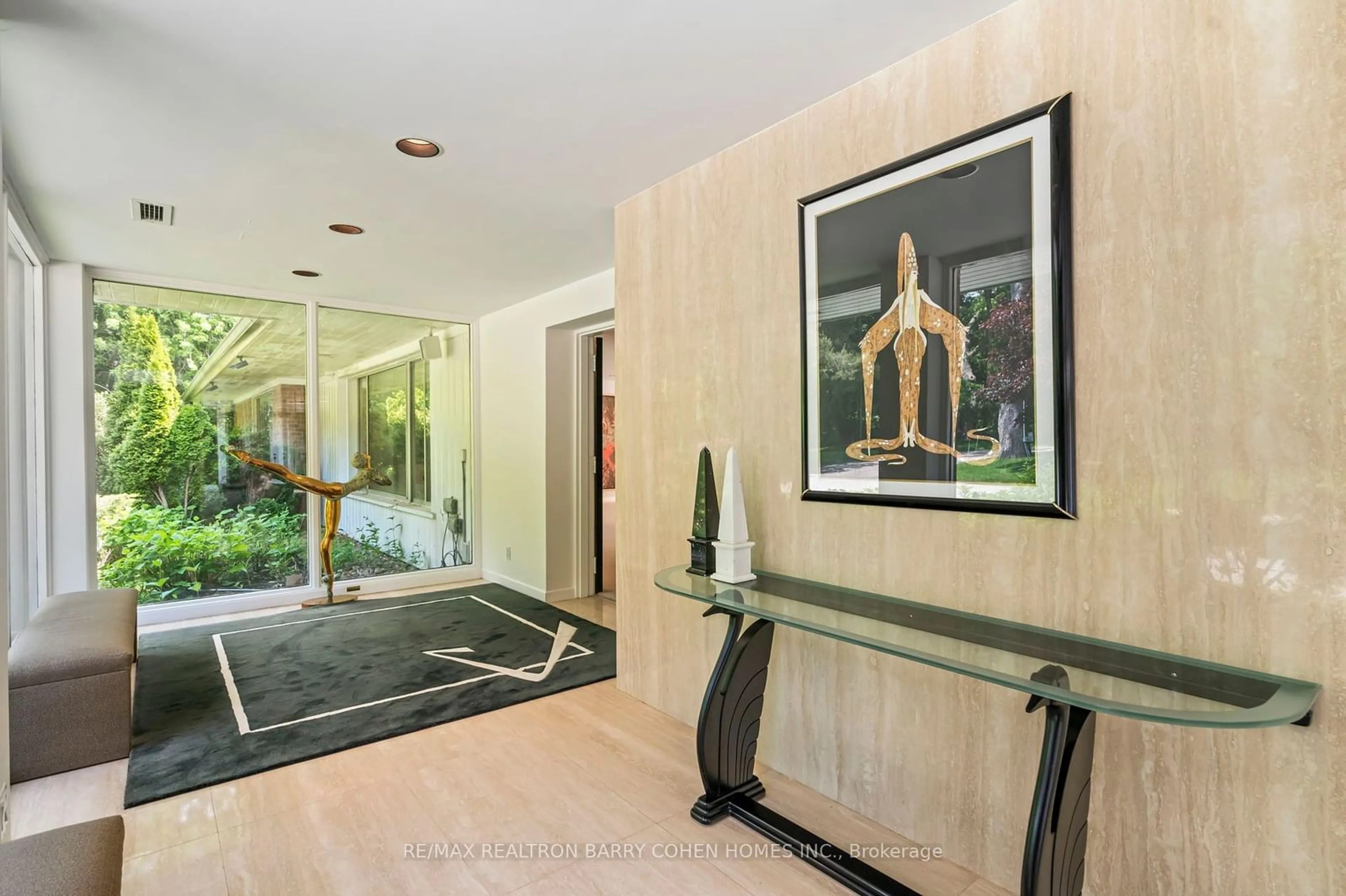 Indoor foyer for 50 Park Lane Circ, Toronto Ontario M3C 2N2