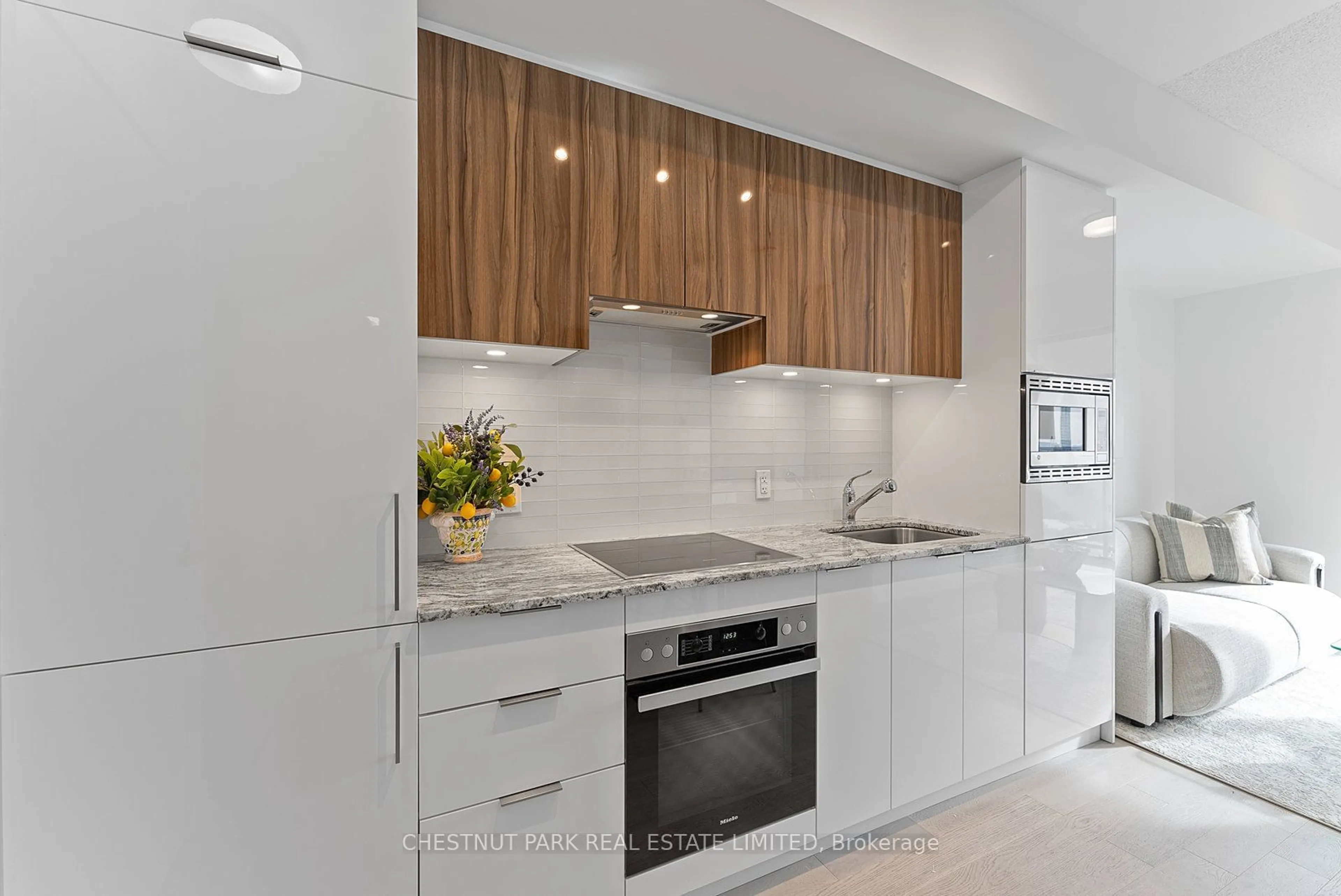 Contemporary kitchen, unknown for 20 O' Neill Rd #817, Toronto Ontario M3C 0R2