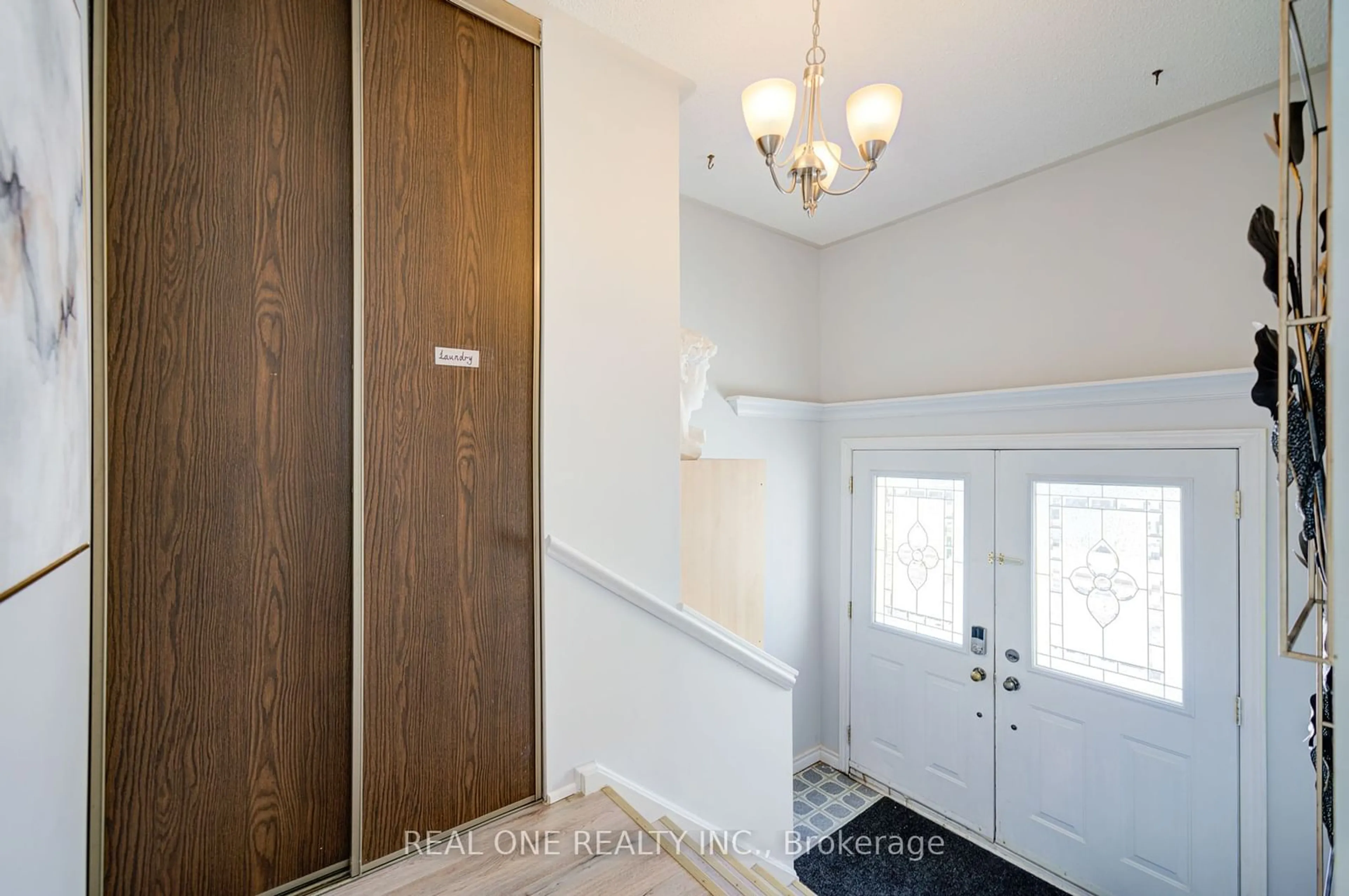 Indoor entryway for 183 Edmonton Dr, Toronto Ontario M2J 3X4