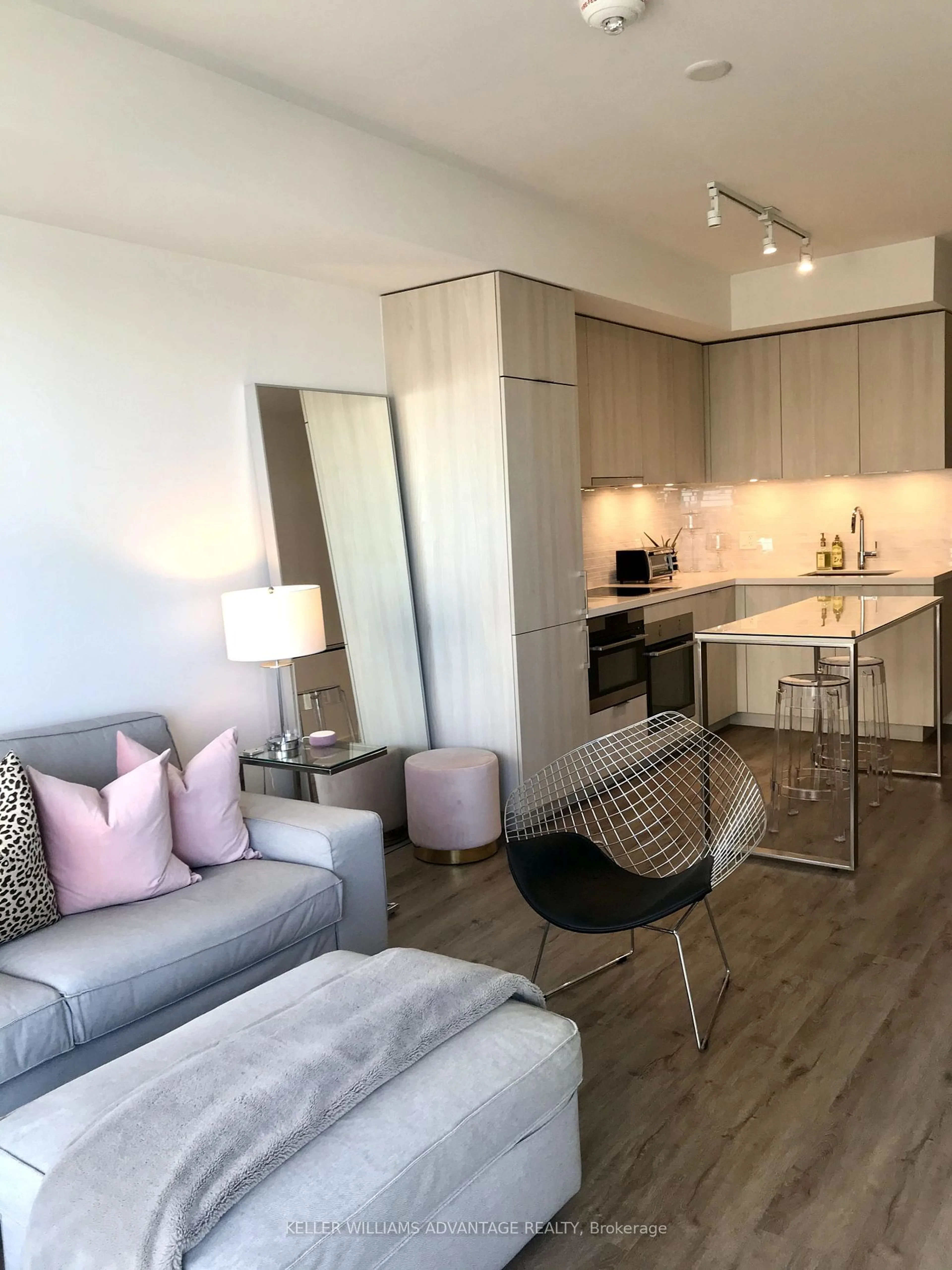 Open concept kitchen, wood/laminate floor for 15 Queens Quay #514, Toronto Ontario M4J 1Y1