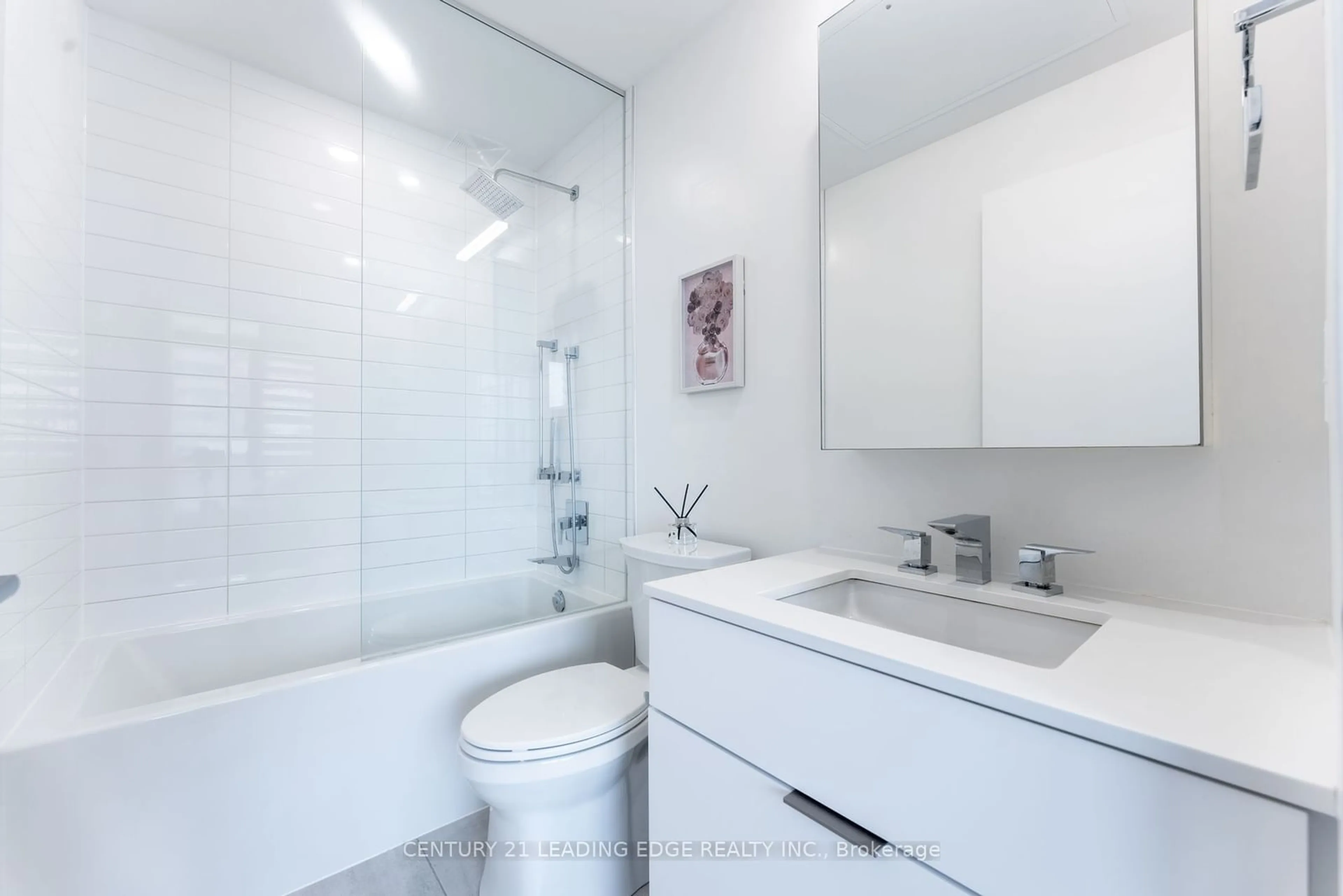 Standard bathroom, ceramic/tile floor for 20 Lombard St #3603, Toronto Ontario M5C 0A7