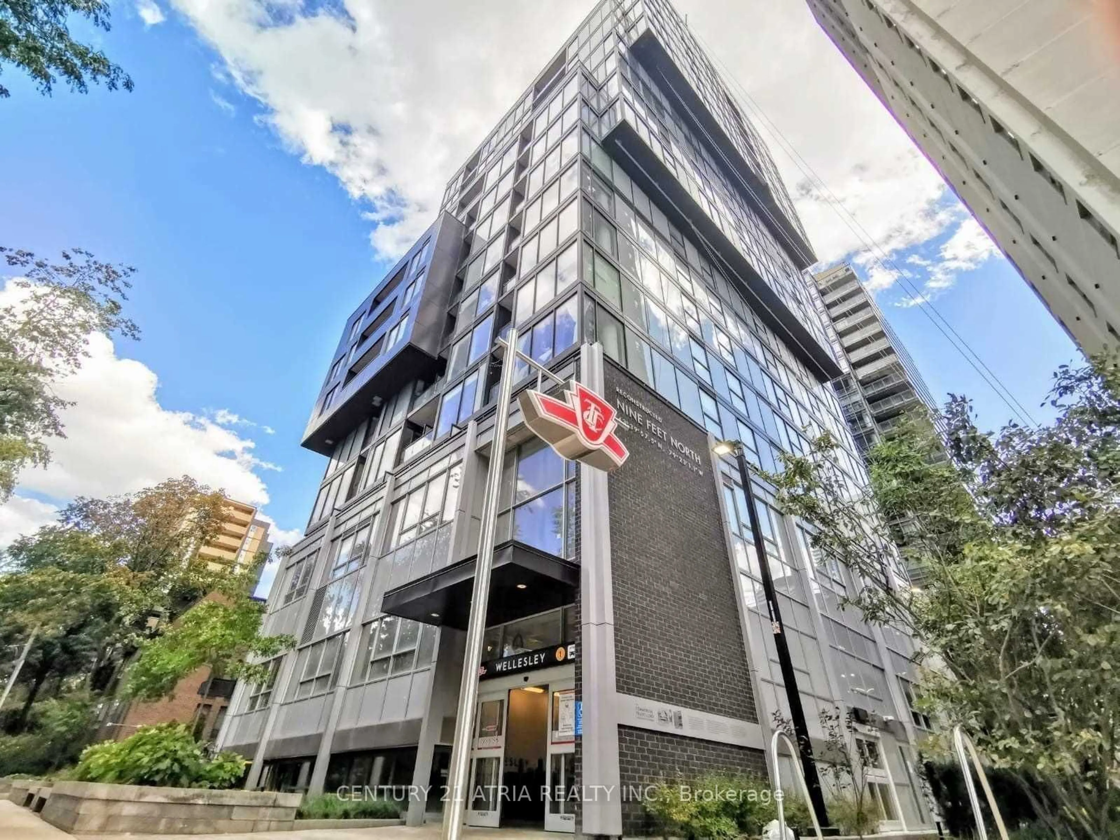 Indoor foyer for 17 Dundonald St #1201, Toronto Ontario M4Y 0E4