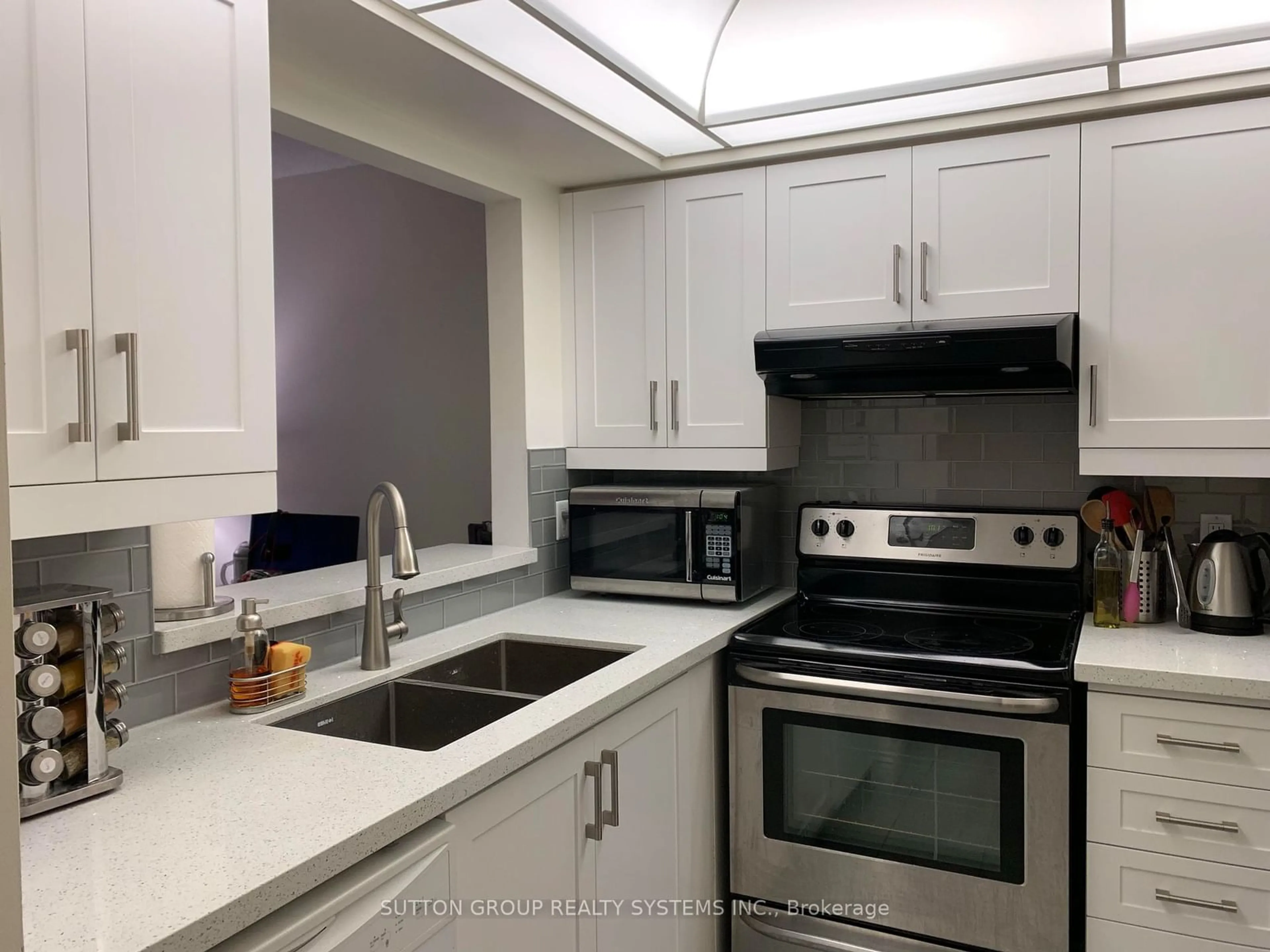 Standard kitchen, unknown for 5418 Yonge St #1703, Toronto Ontario M2N 6X4