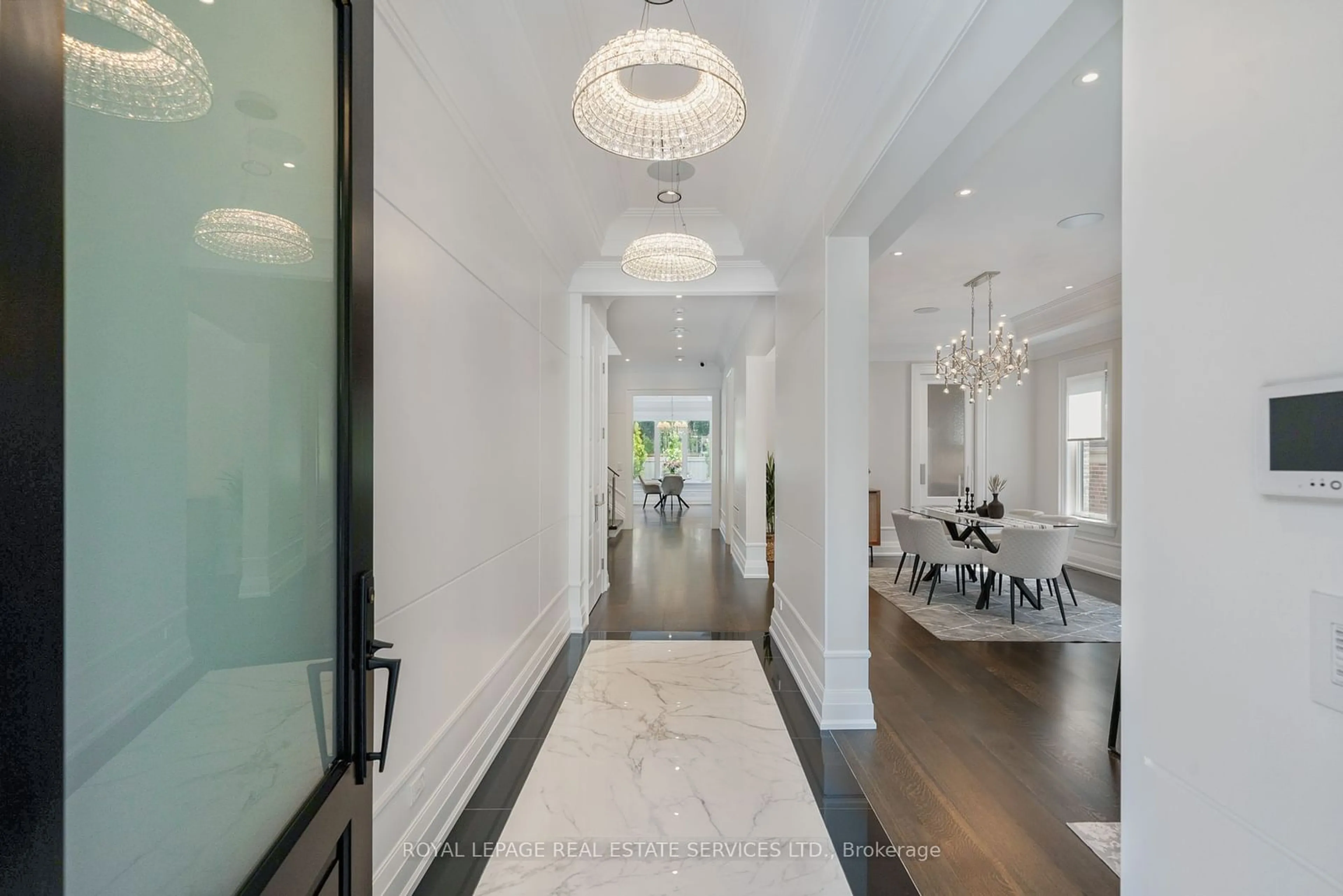 Indoor foyer for 83 Kimbark Blvd, Toronto Ontario M5N 2X9