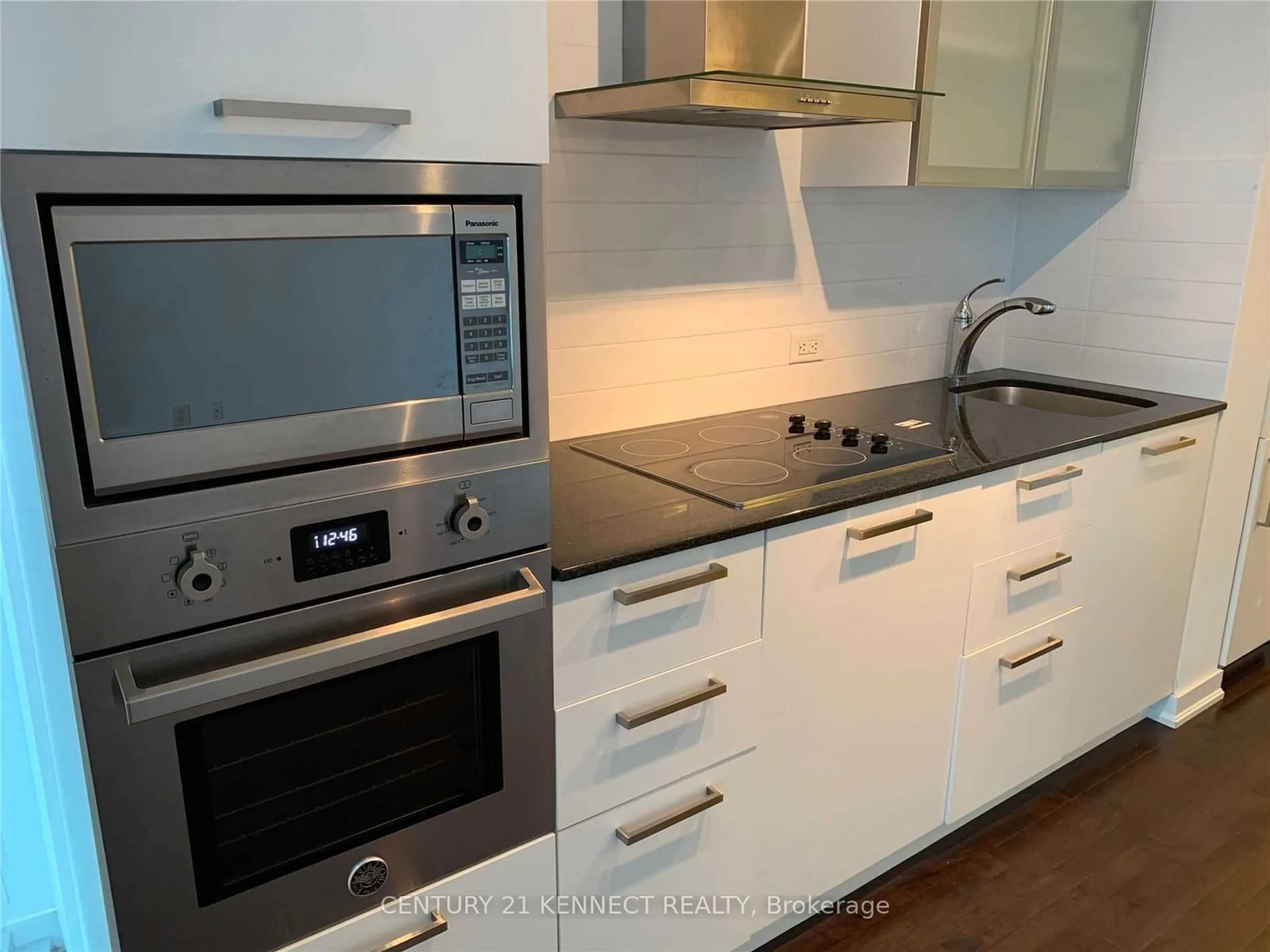 Standard kitchen, wood/laminate floor for 12 York St #3801, Toronto Ontario M5J 2Z2